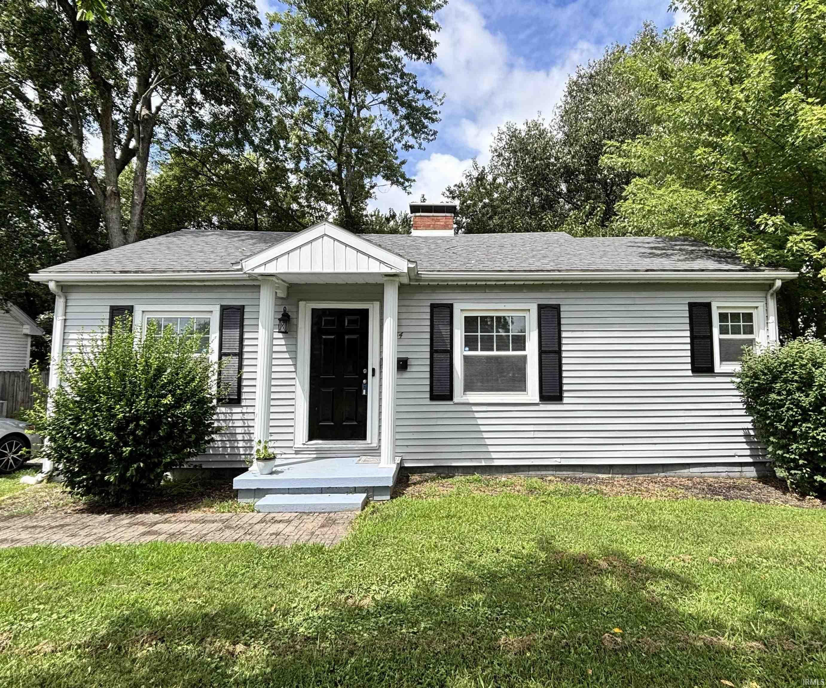 2554 E Riverside Drive Property Photo 1