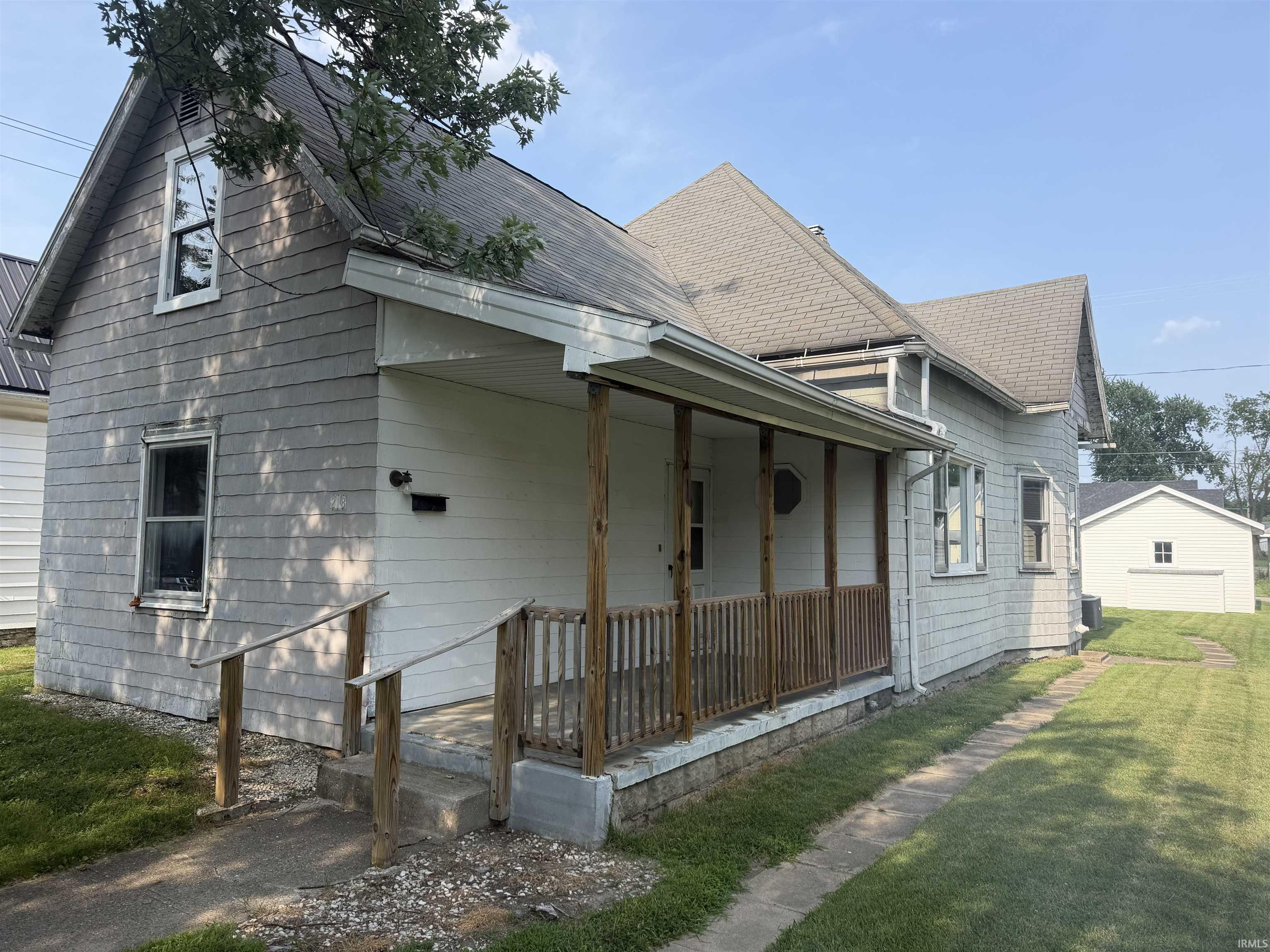 218 N G Street Property Photo 1