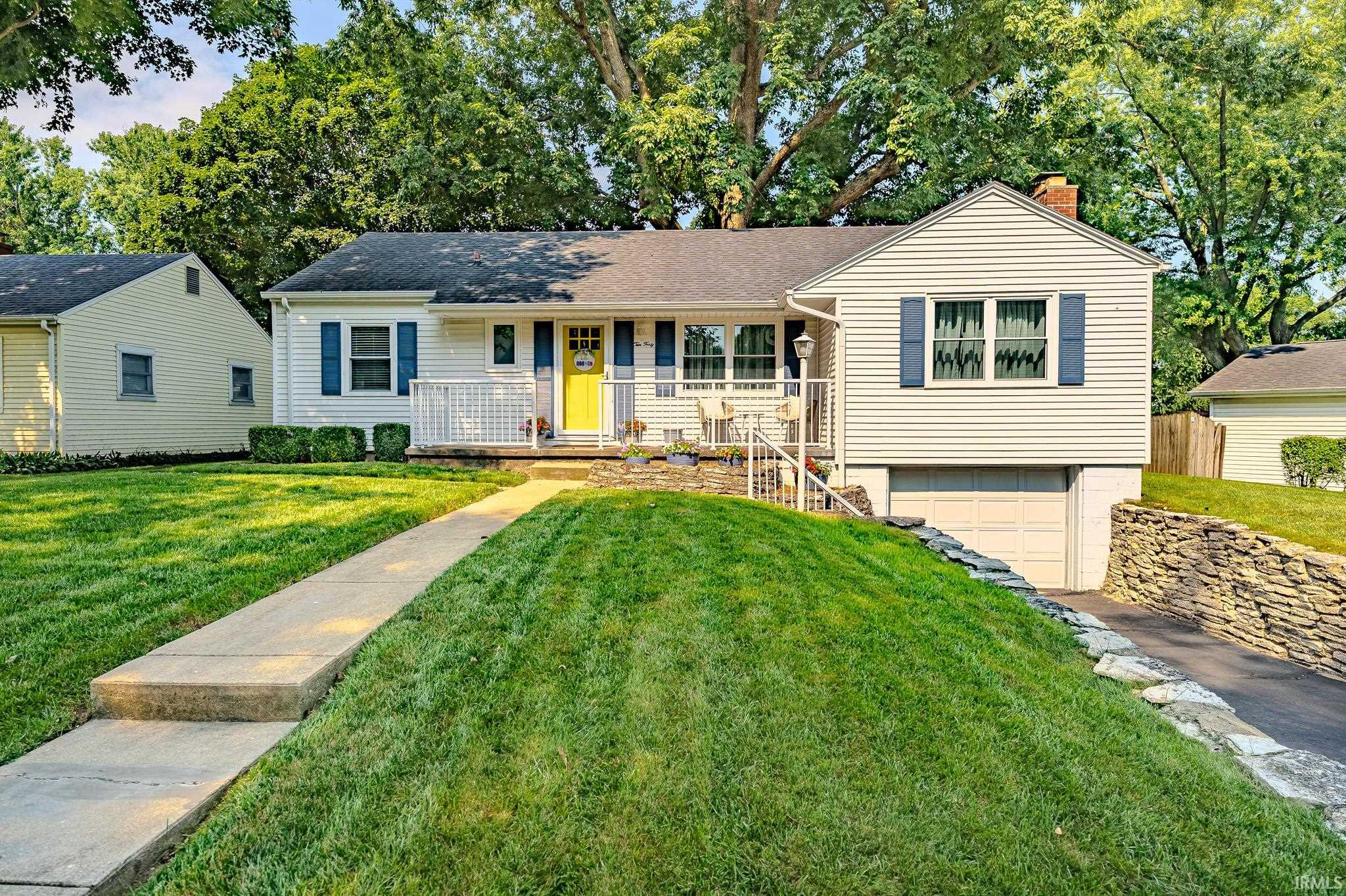 1040 Tulip Lane Property Photo 1