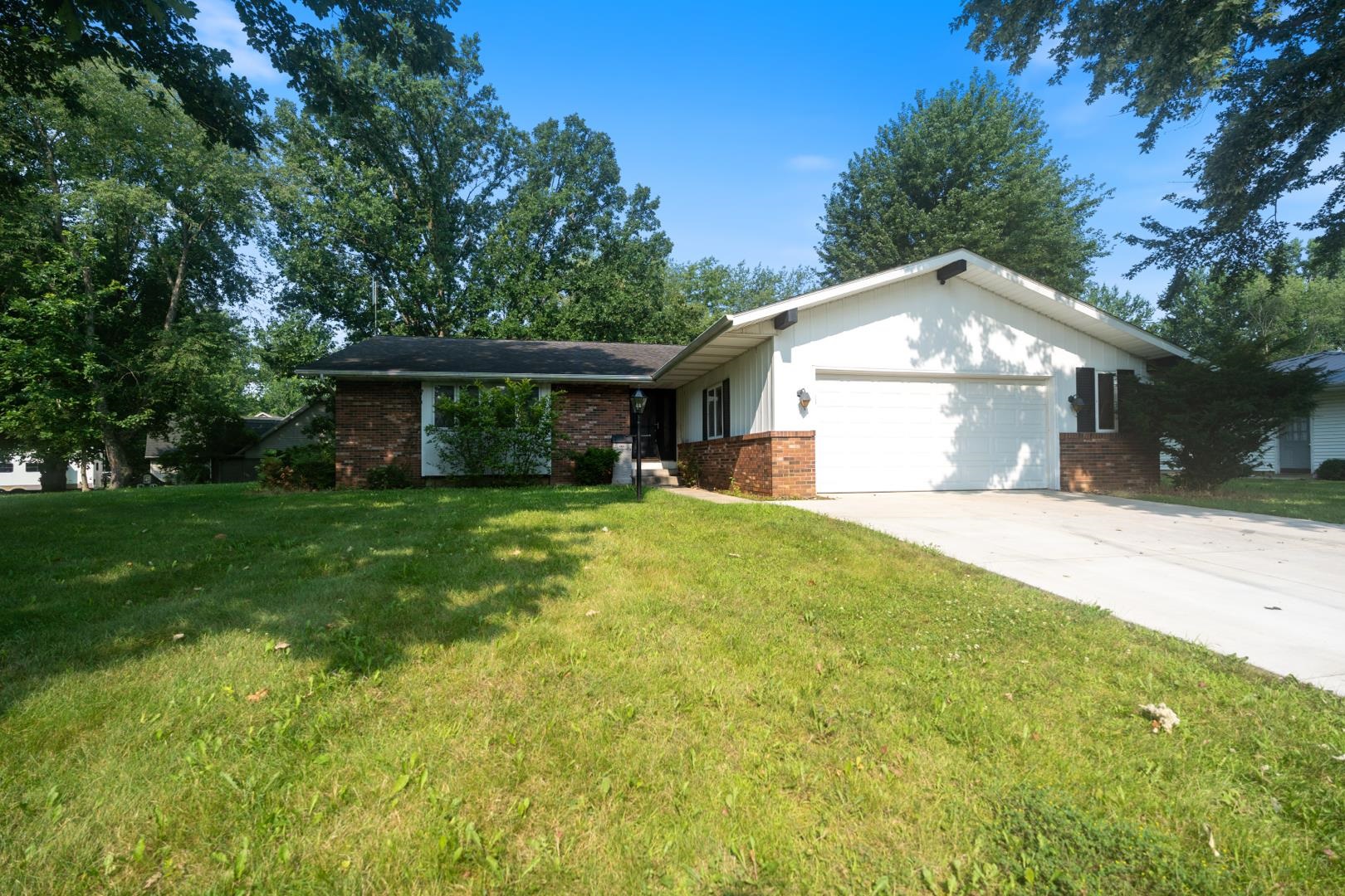 1220 Windsor Way Property Photo 1