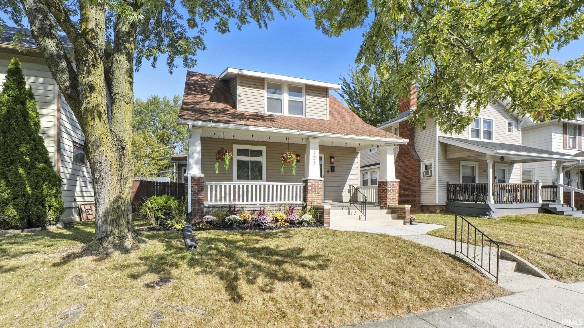121 E Branning Avenue Property Photo 1