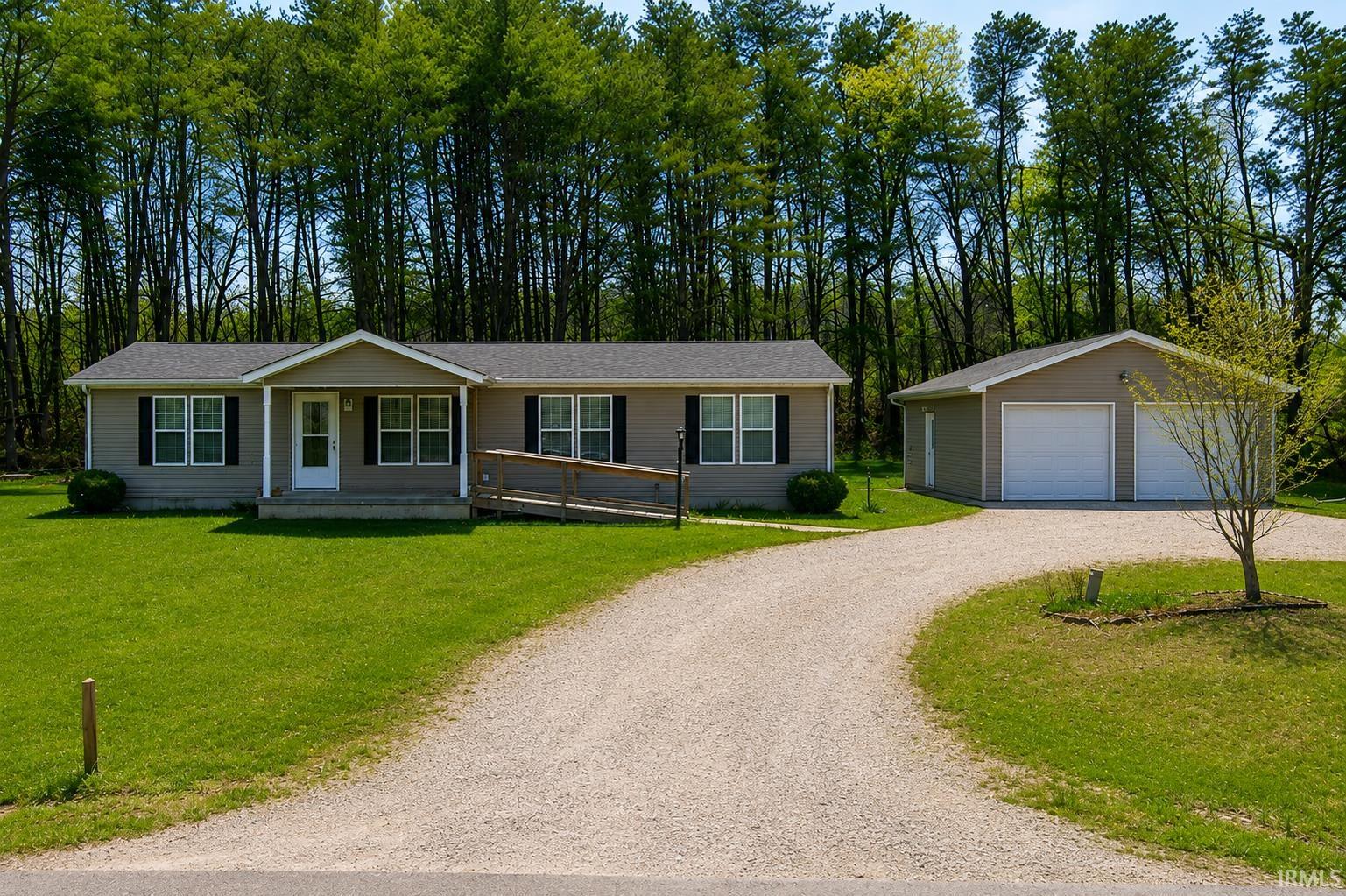 6122 State Road 60 W Road Property Photo 1