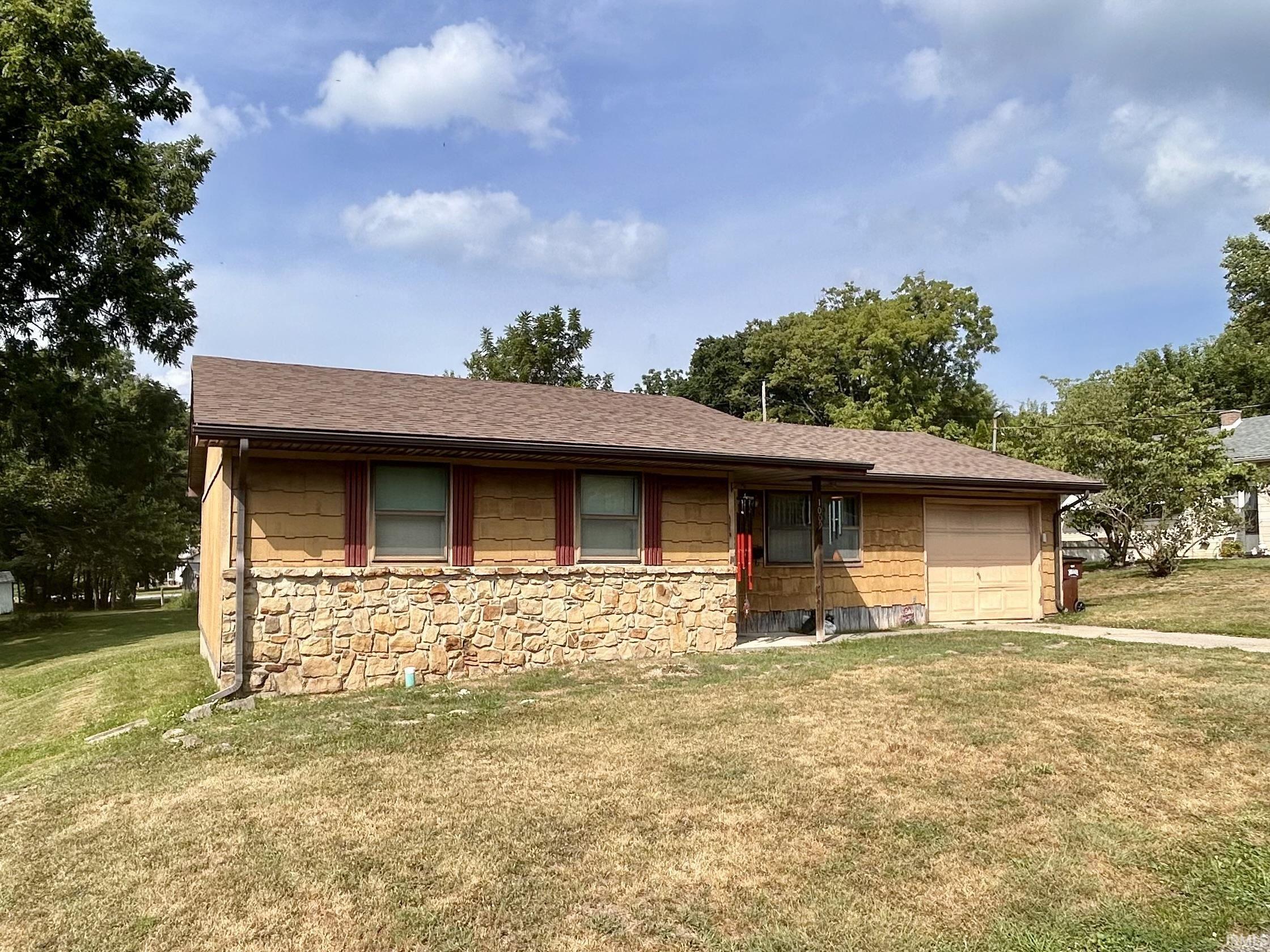 1009 W Walnut Street Property Photo 1