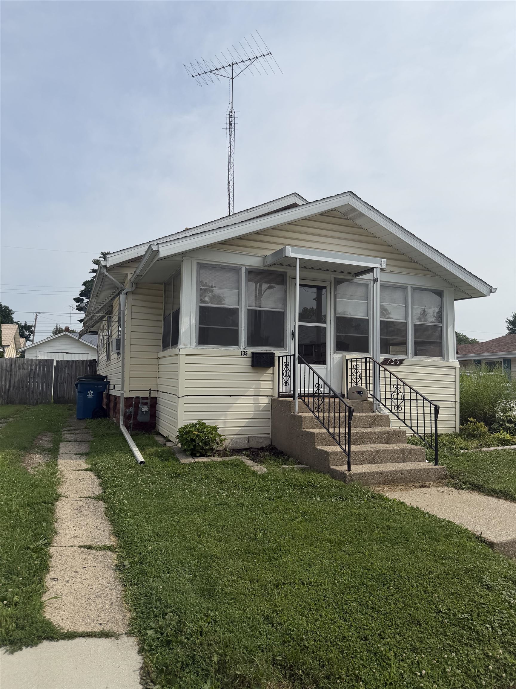 135 E Harrison Street Property Photo 1