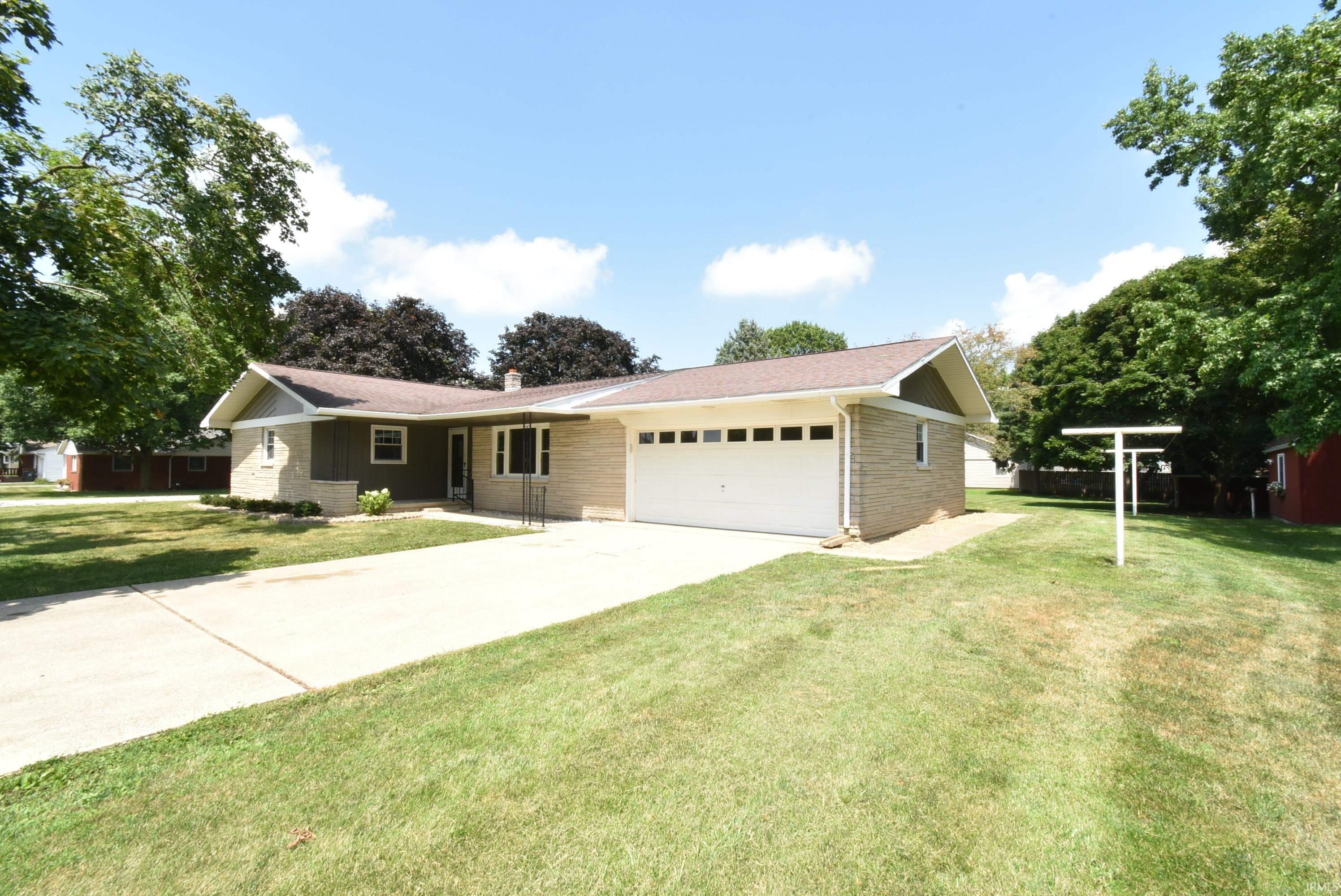 201 E Maple Street Property Photo 1
