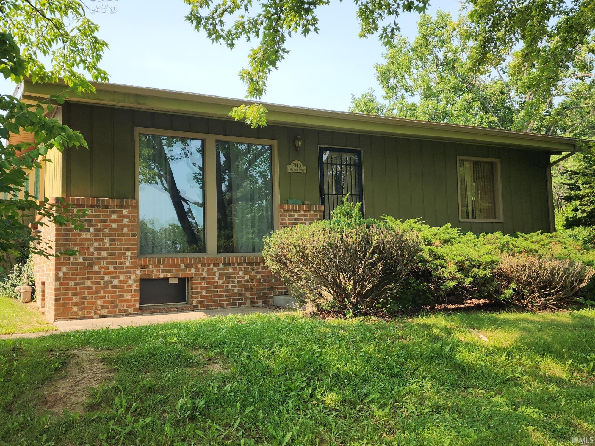 2110 E Westgate Drive Property Photo 1