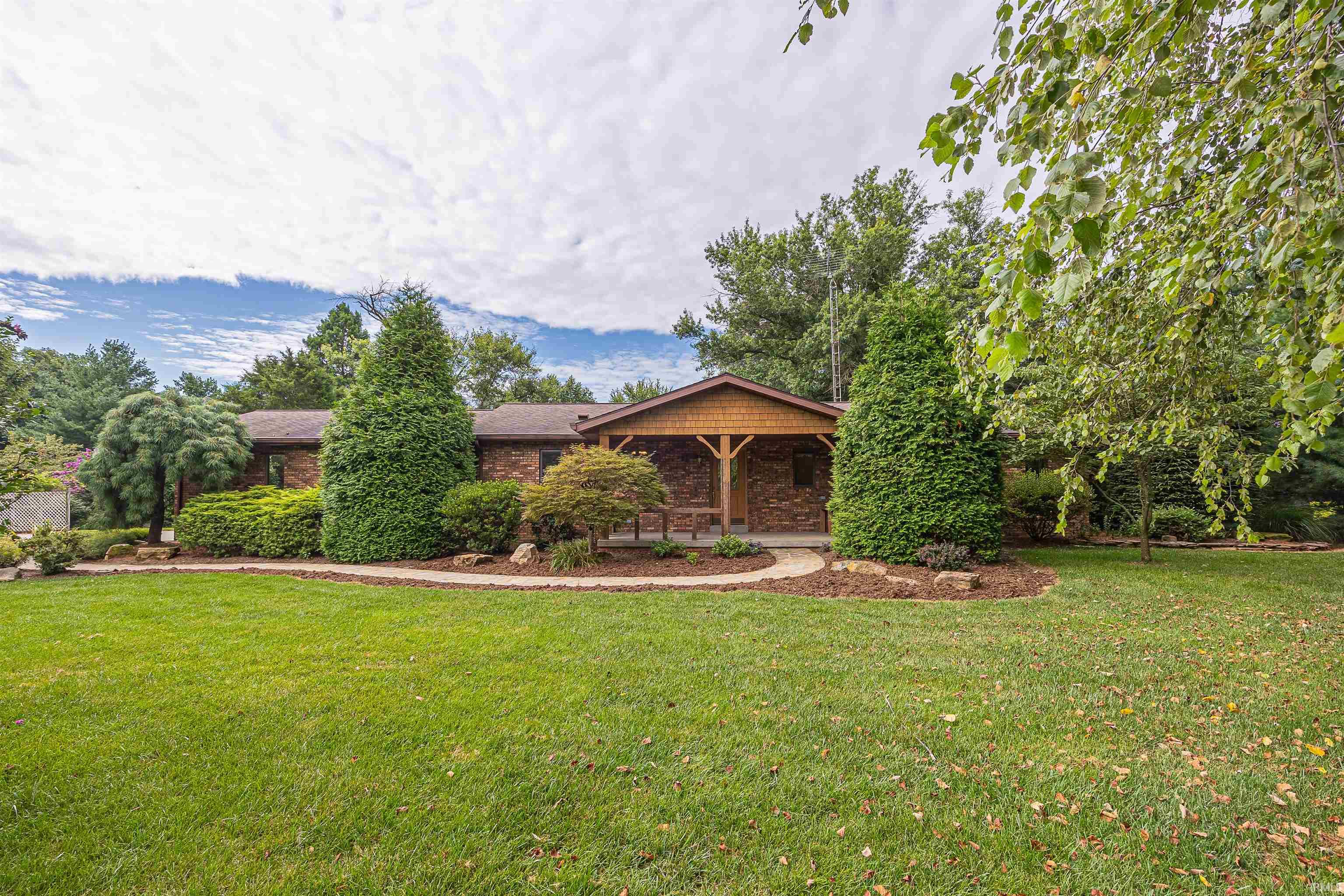 648 E 450s Road Property Photo 1