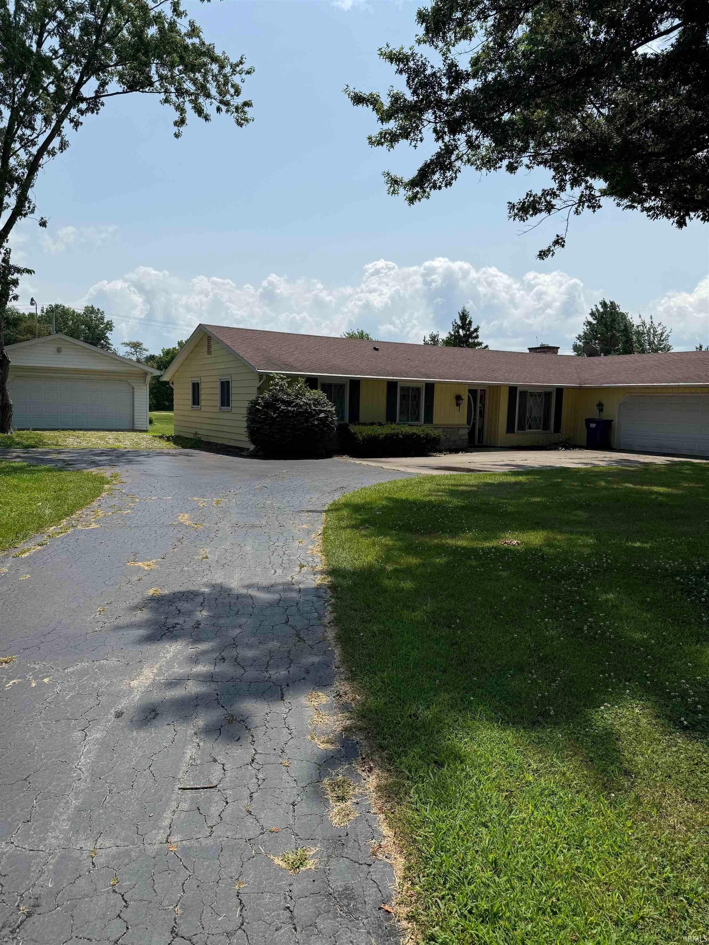 10457 S Wayne Road Property Photo 1