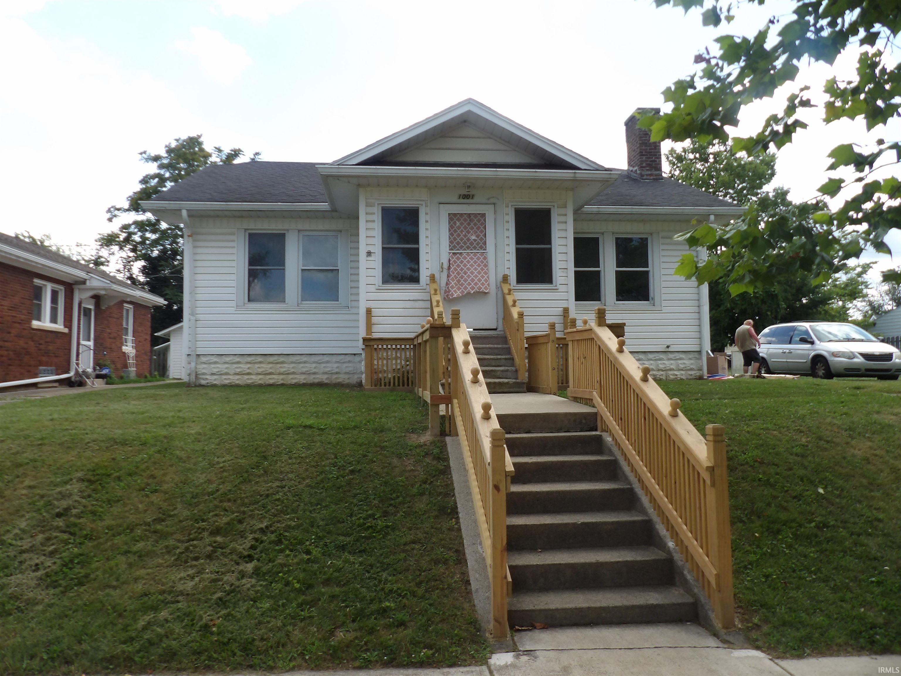 1001 E Walnut Street Property Photo 1