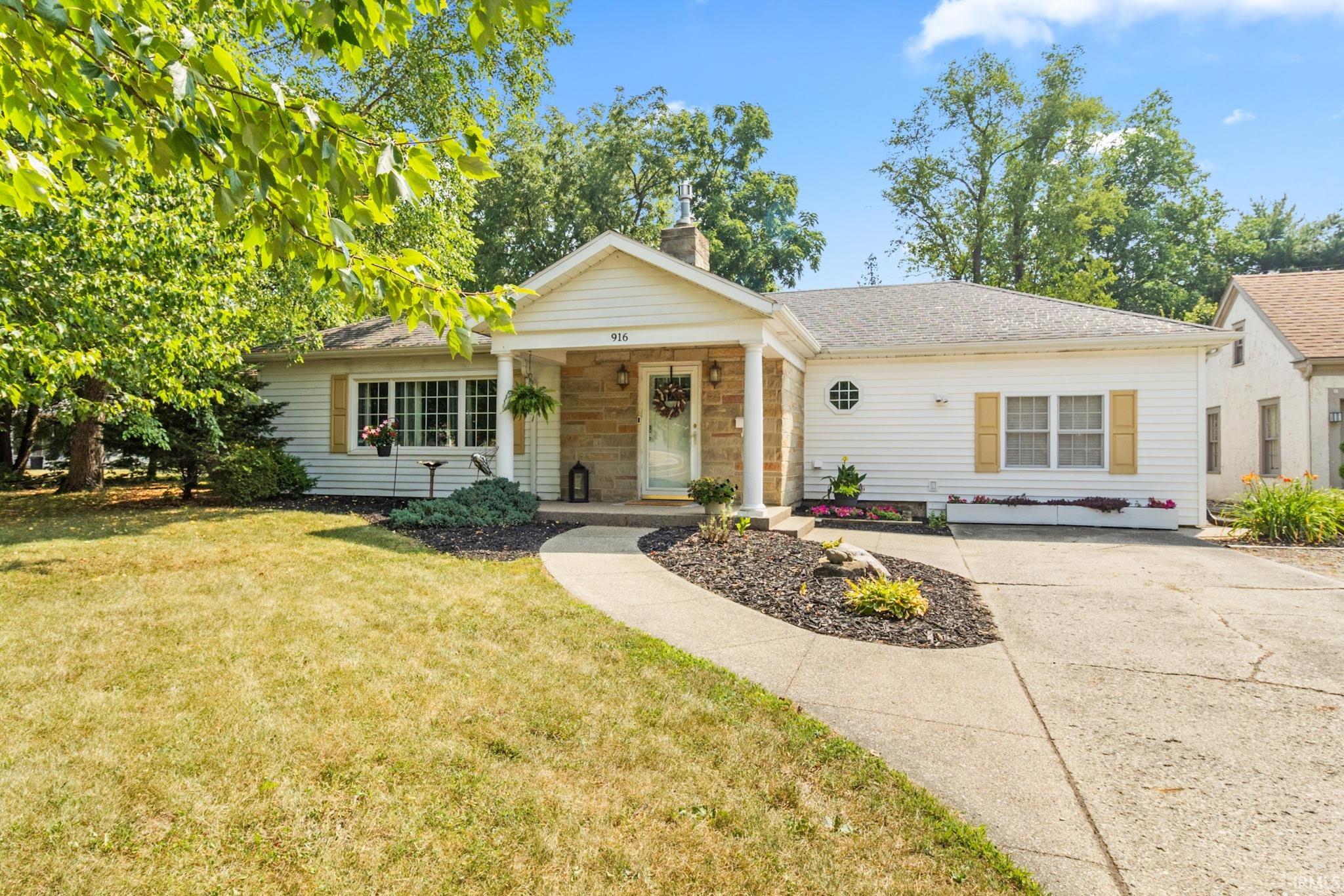 916 Midway Drive Property Photo 1