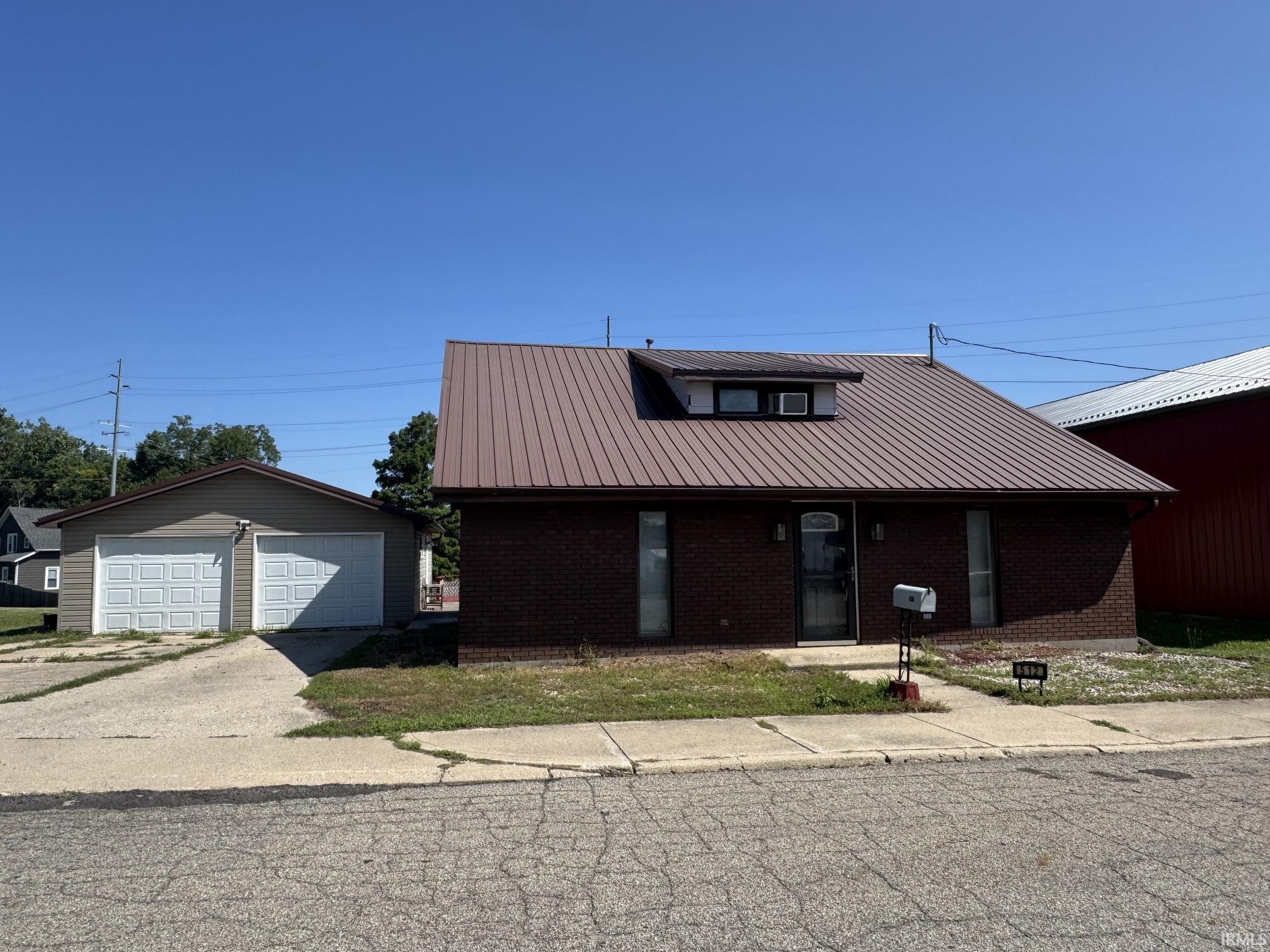 512 E 8th Street Property Photo 1