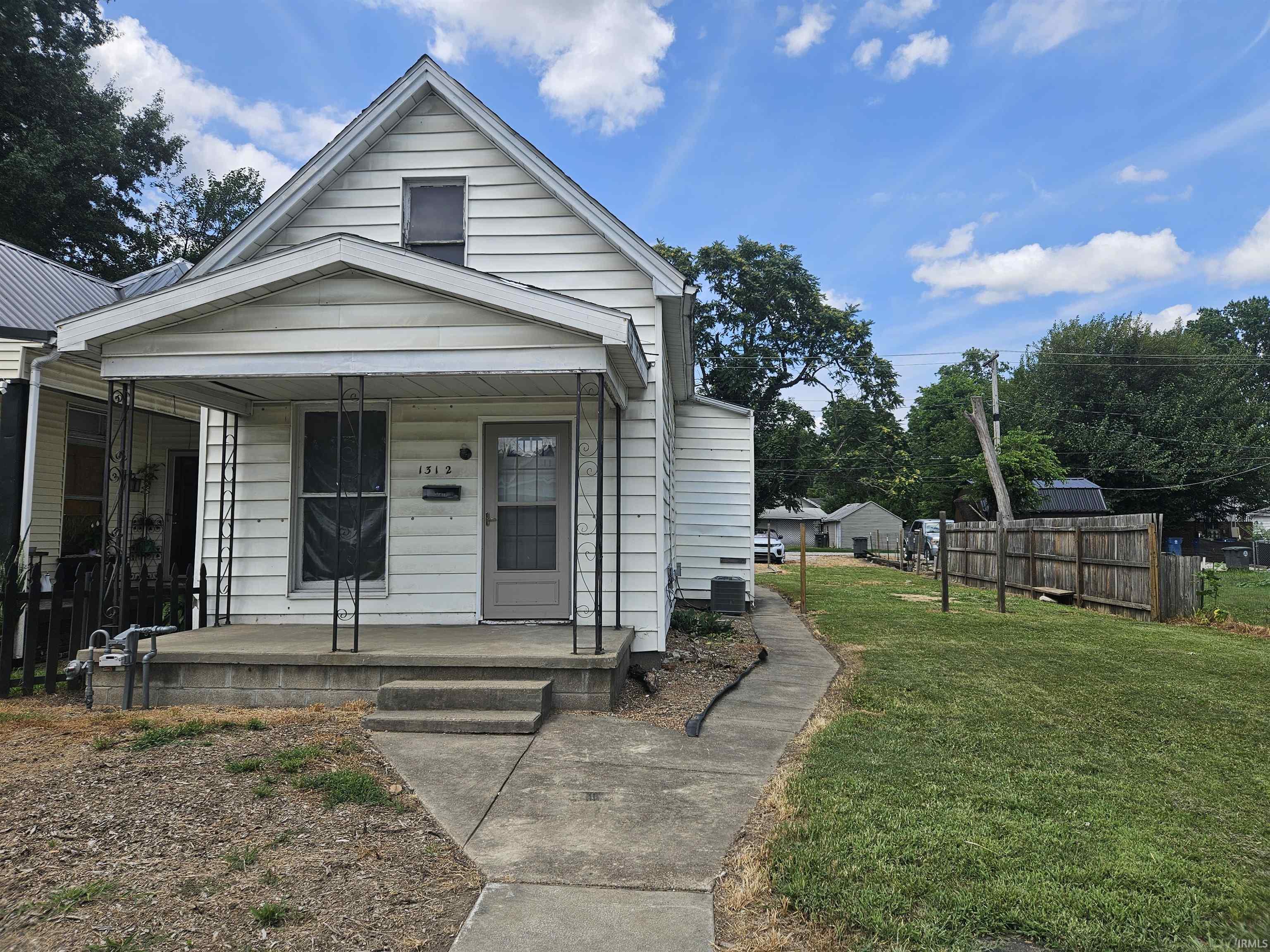 1312 E Walnut Street Property Photo 1