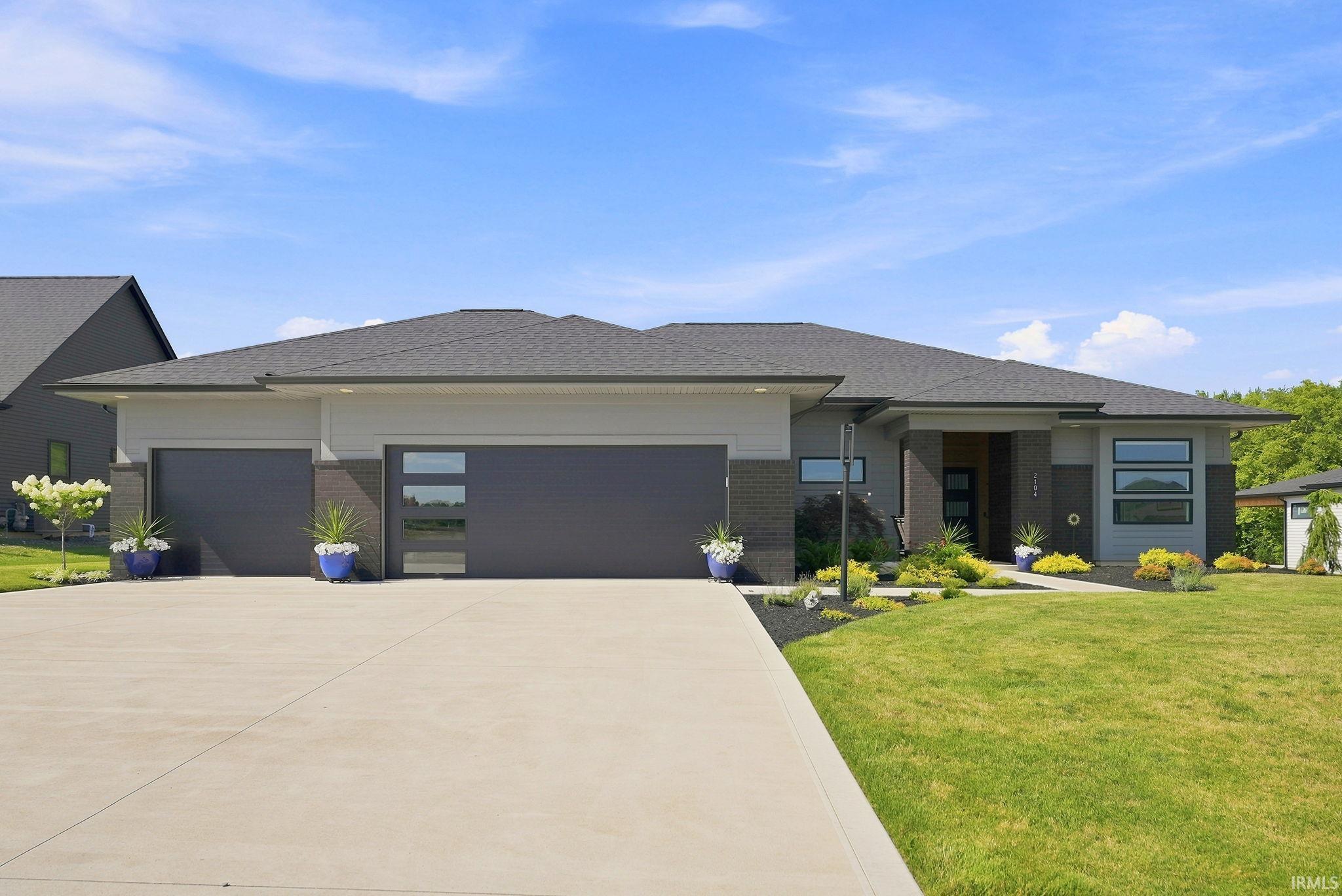 2104 Golfview Drive Property Photo 1