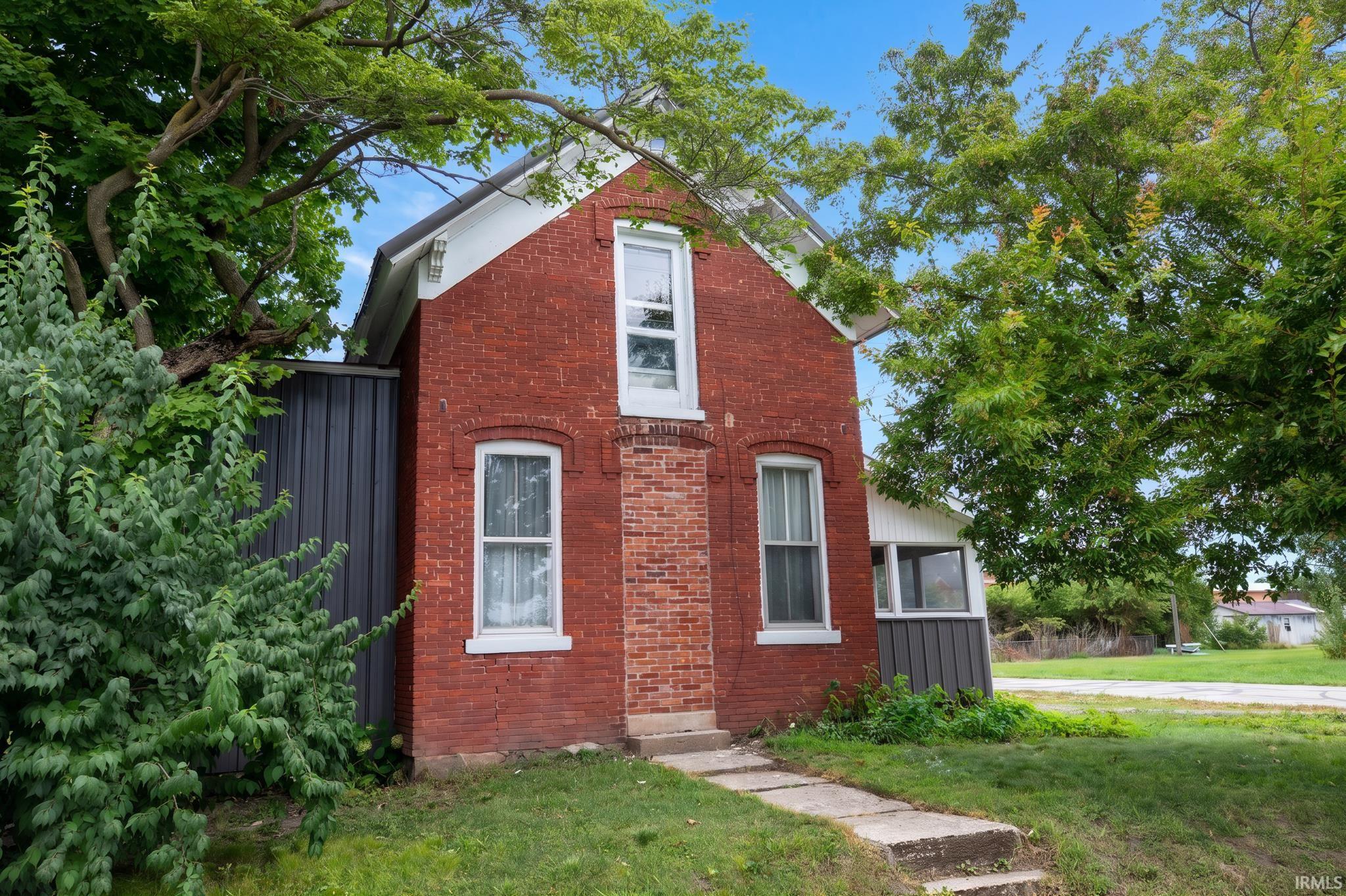 295 E Walnut Street Property Photo 1