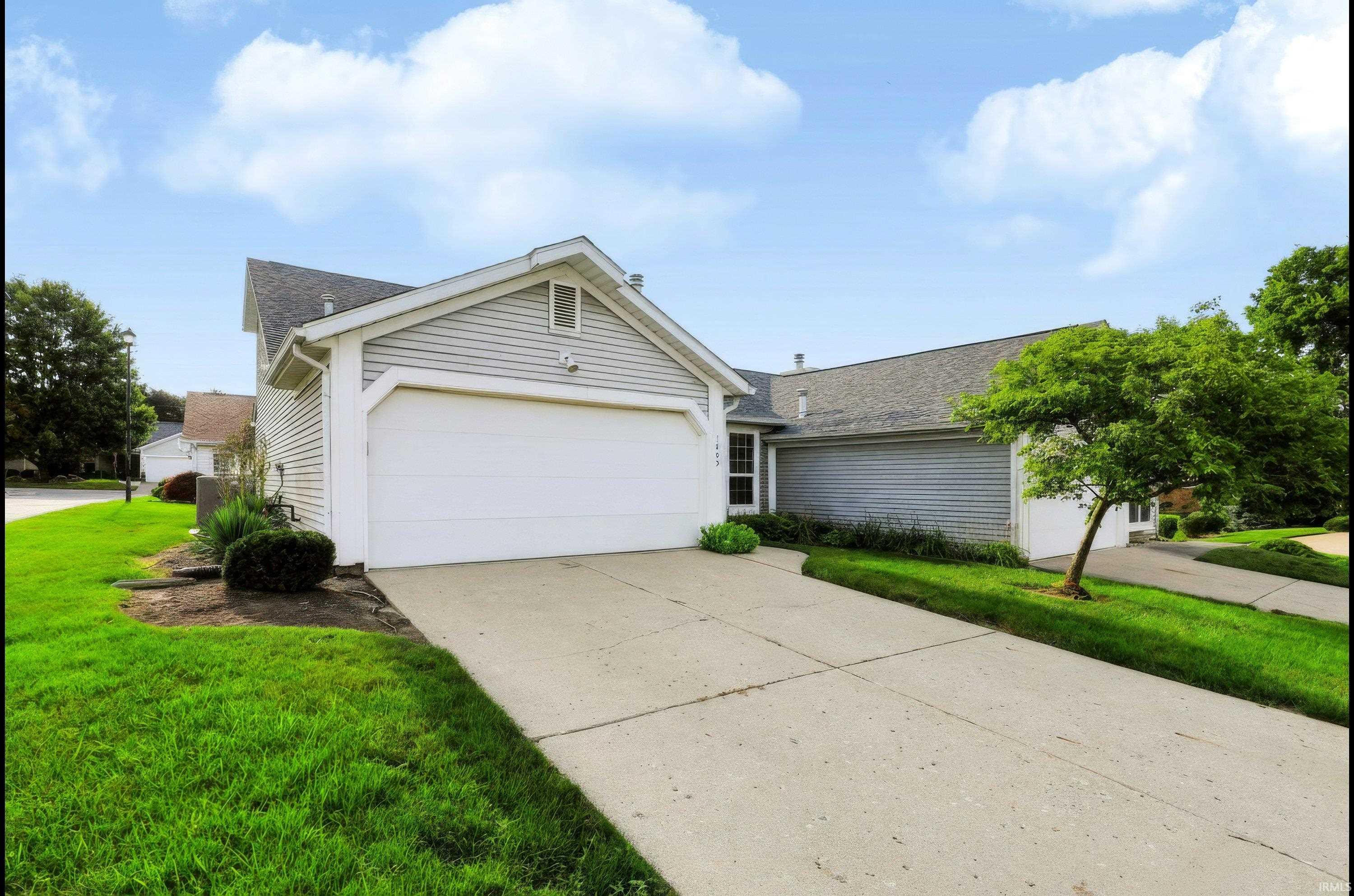 1805 Twin Oaks Lane Property Photo 1