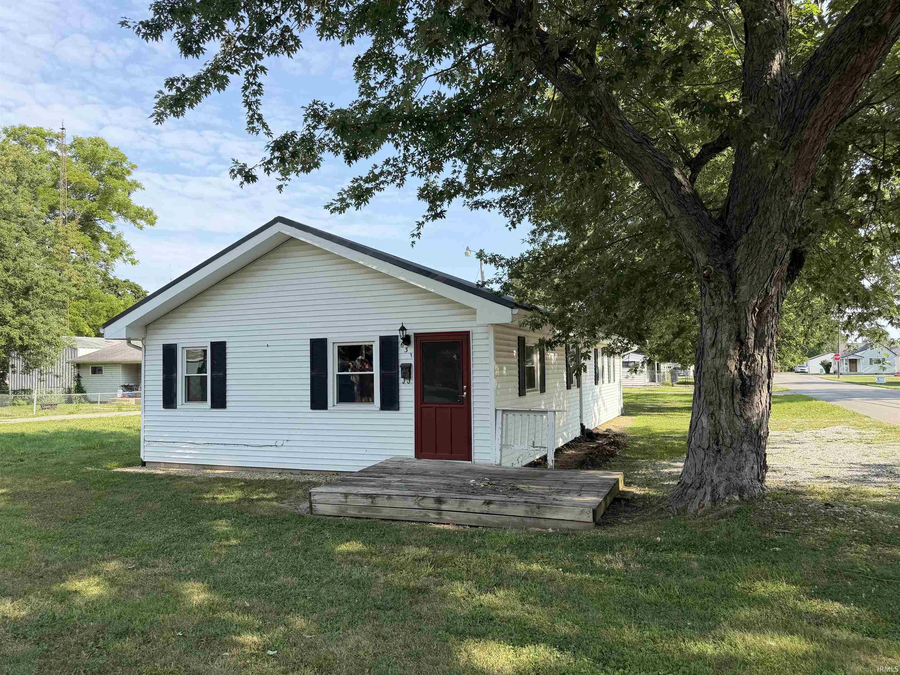 631 E South C Street Property Photo 1