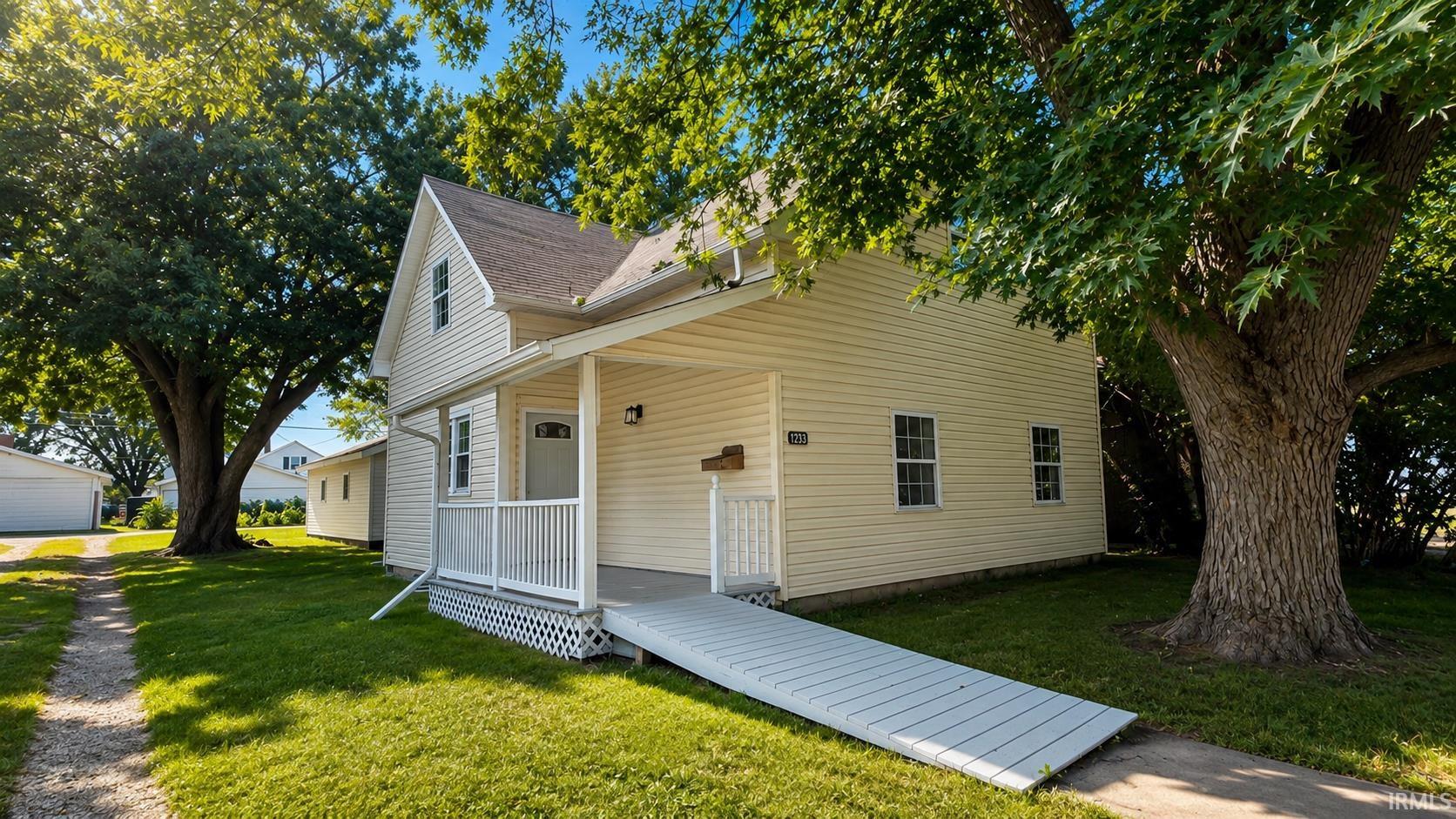 1233 N Morrison Street Property Photo 1