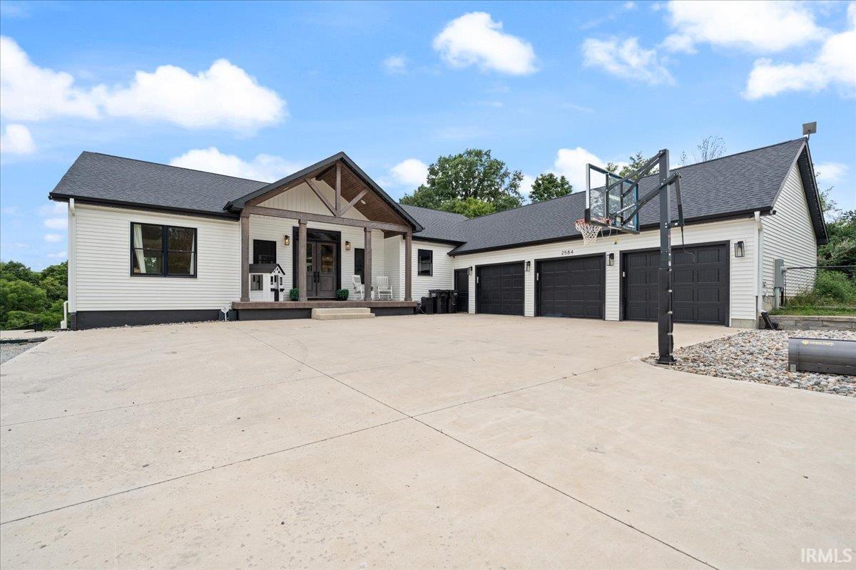 2584 W Sheckler Road Property Photo 1
