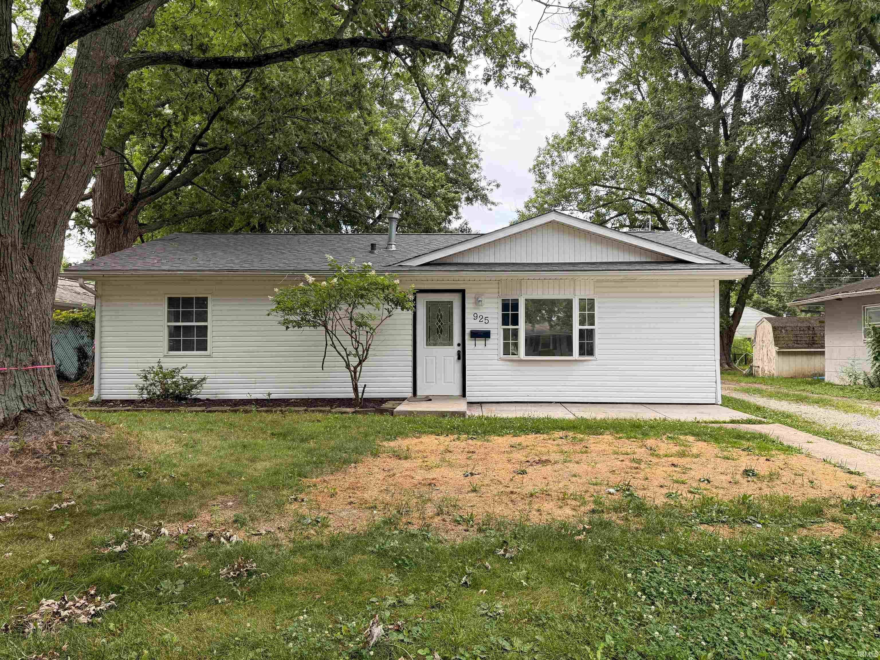 925 Danbury Drive Property Photo 1