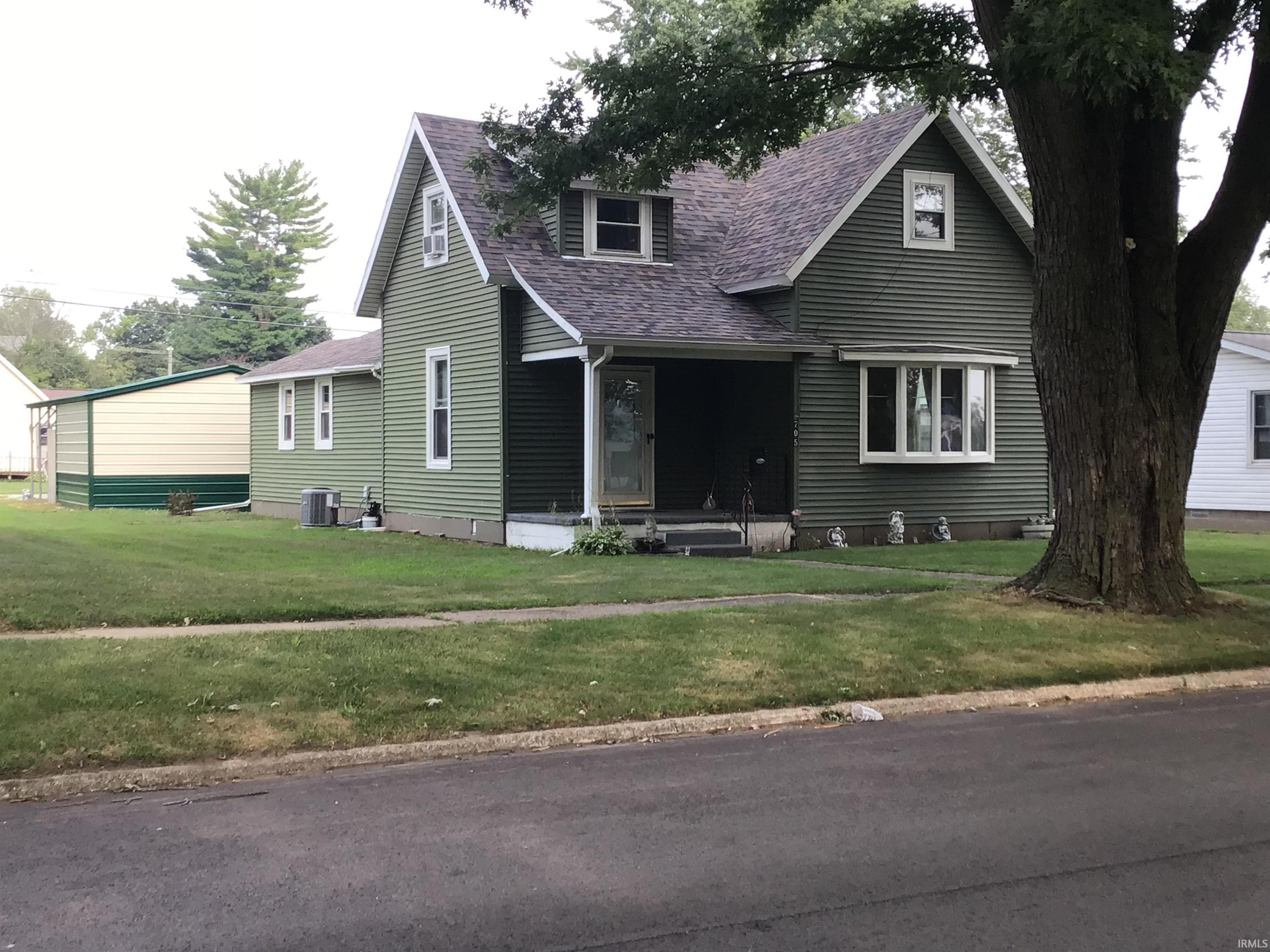 705 N Riverside Drive Property Photo 1