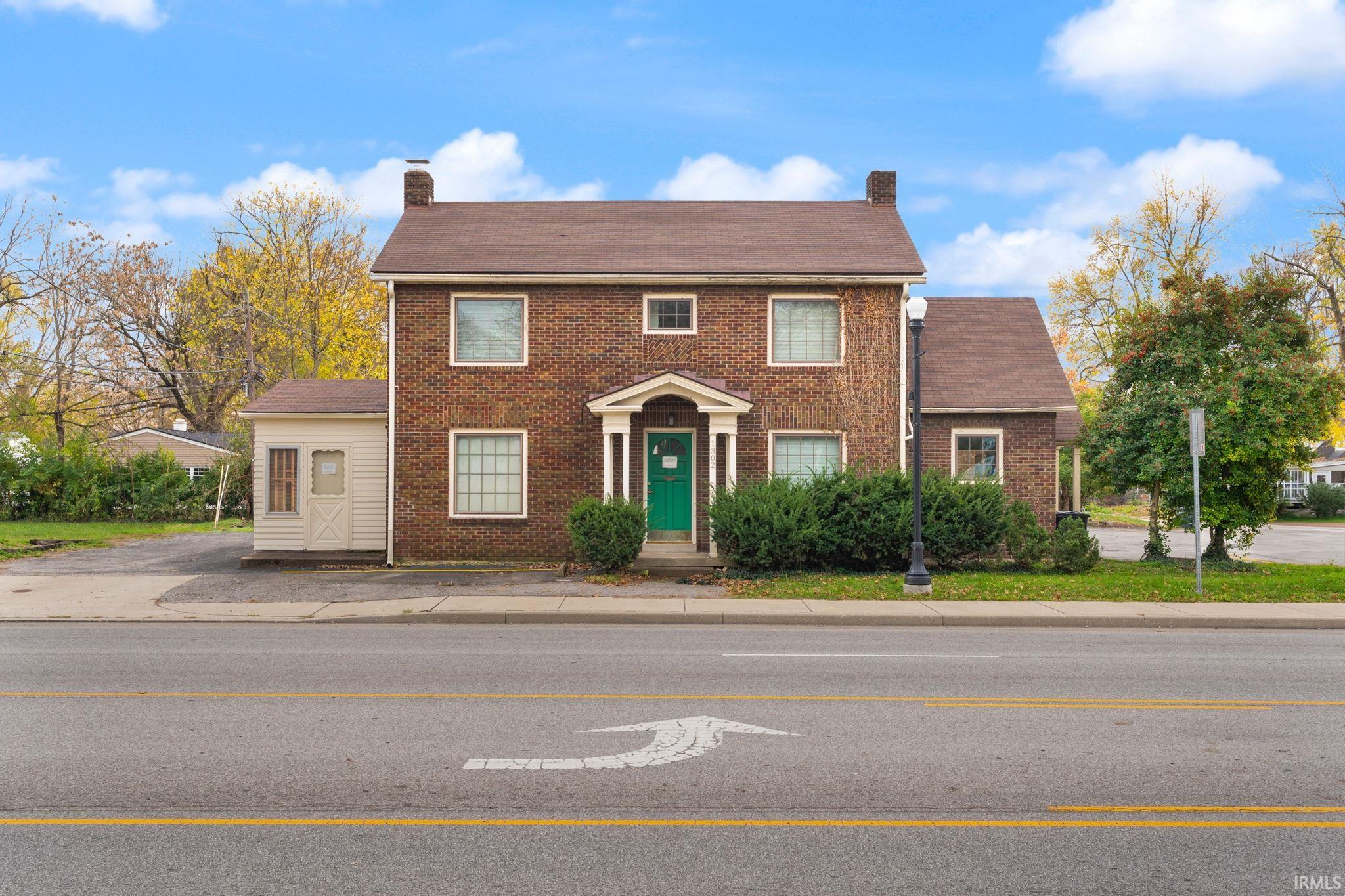 1302 E 10th Street
