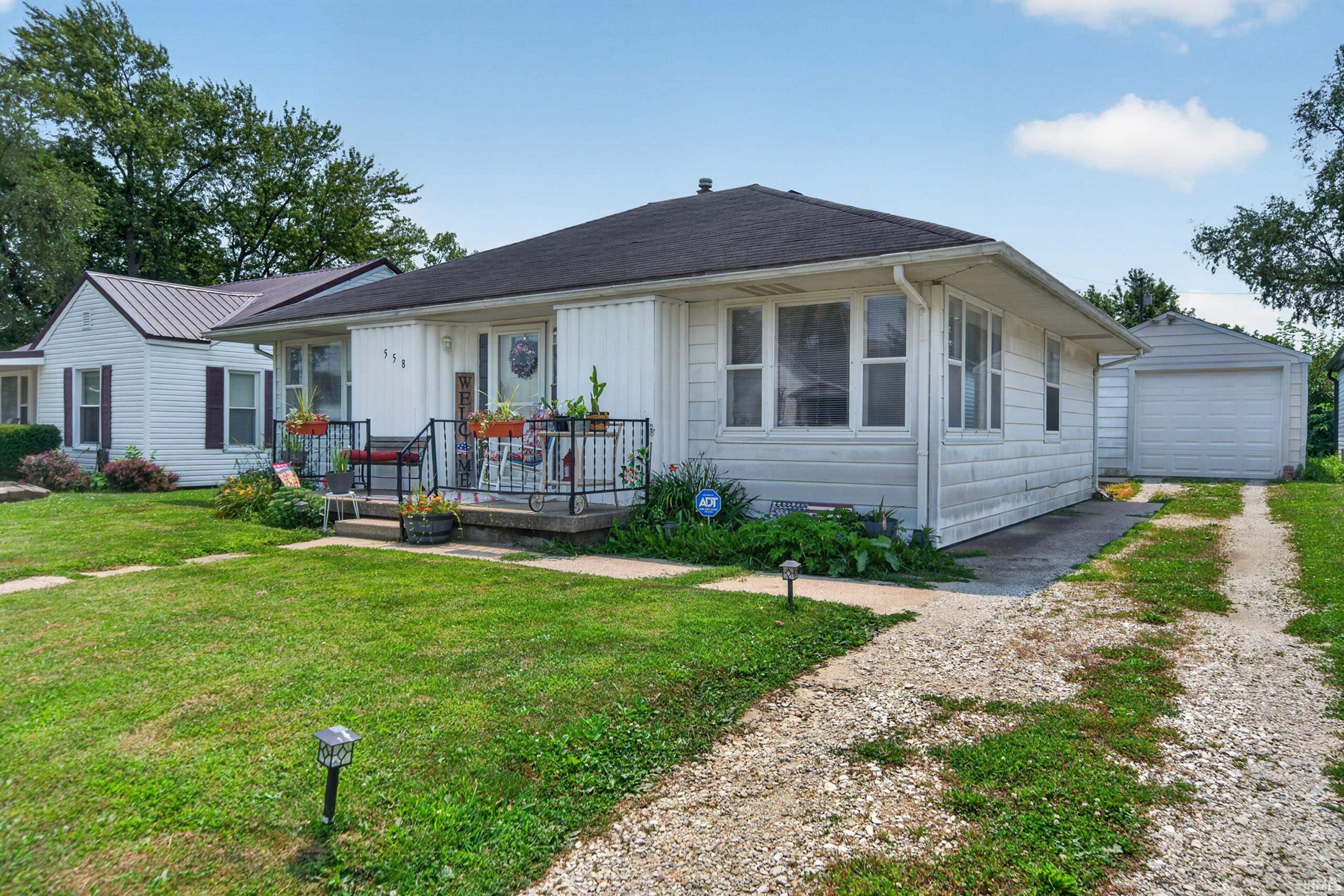 558 E Swayzee Street Property Photo 1