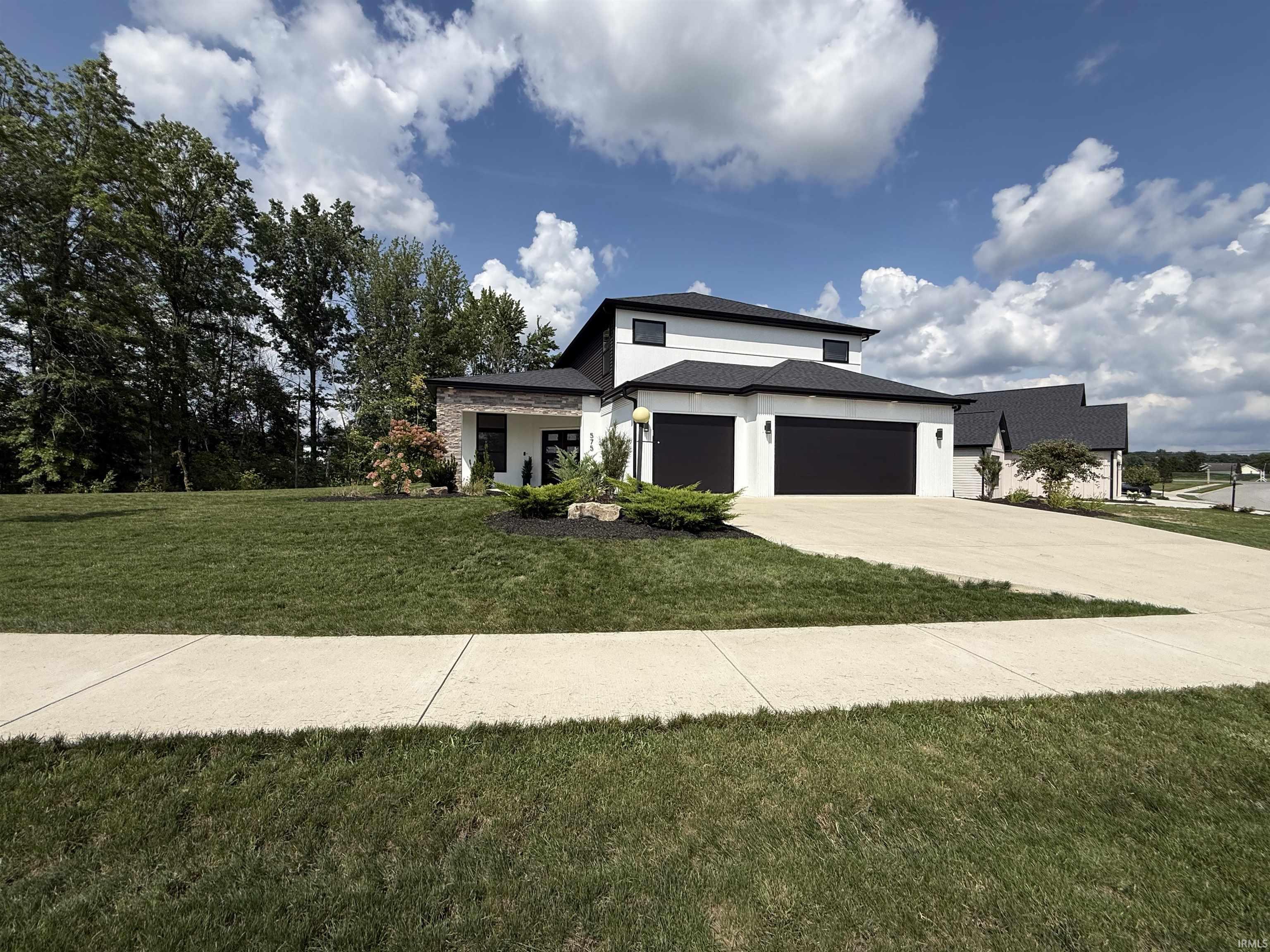 575 Sandringham Pass Property Photo 1