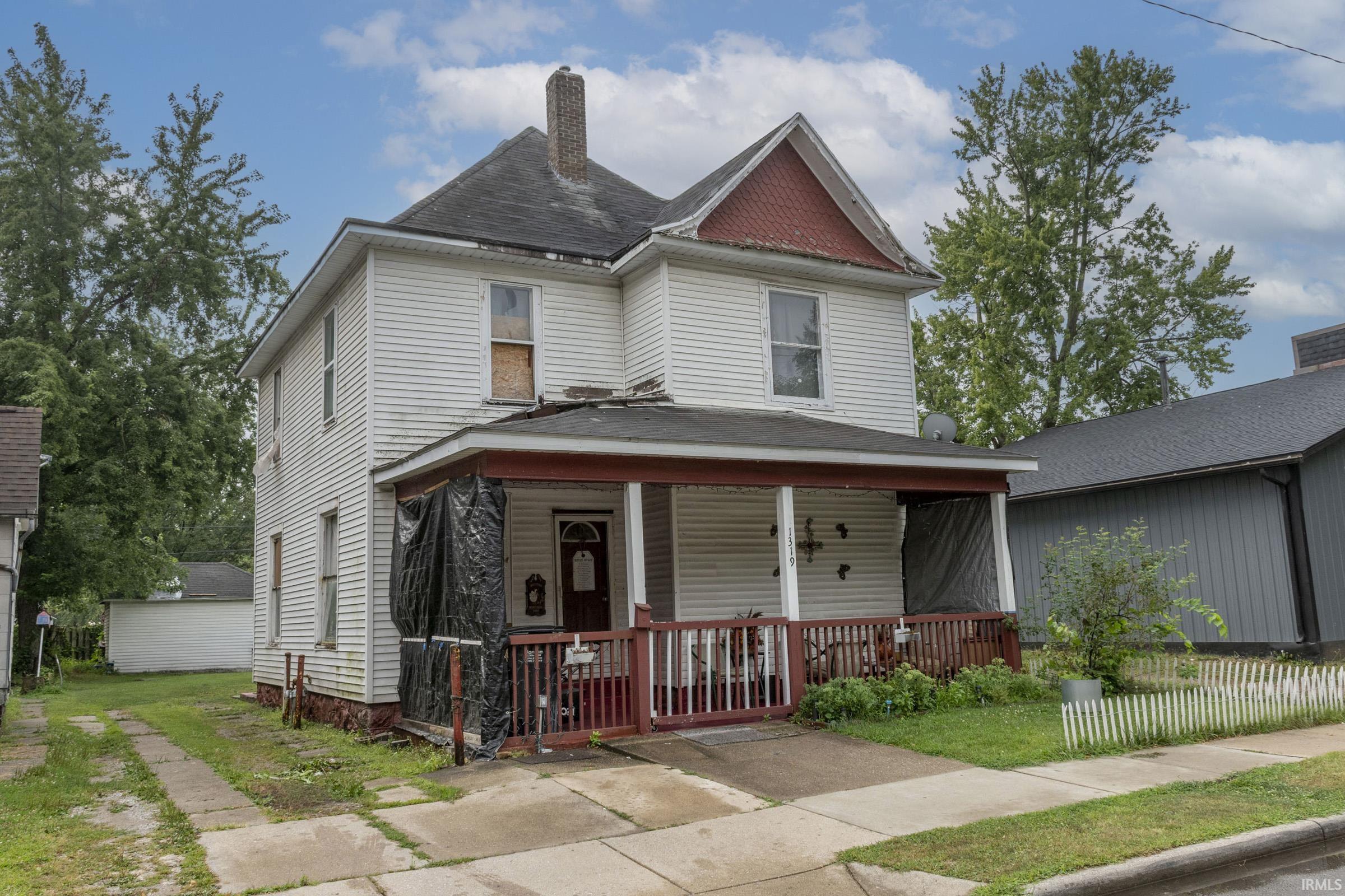 1319 W Franklin St Street Property Photo 1