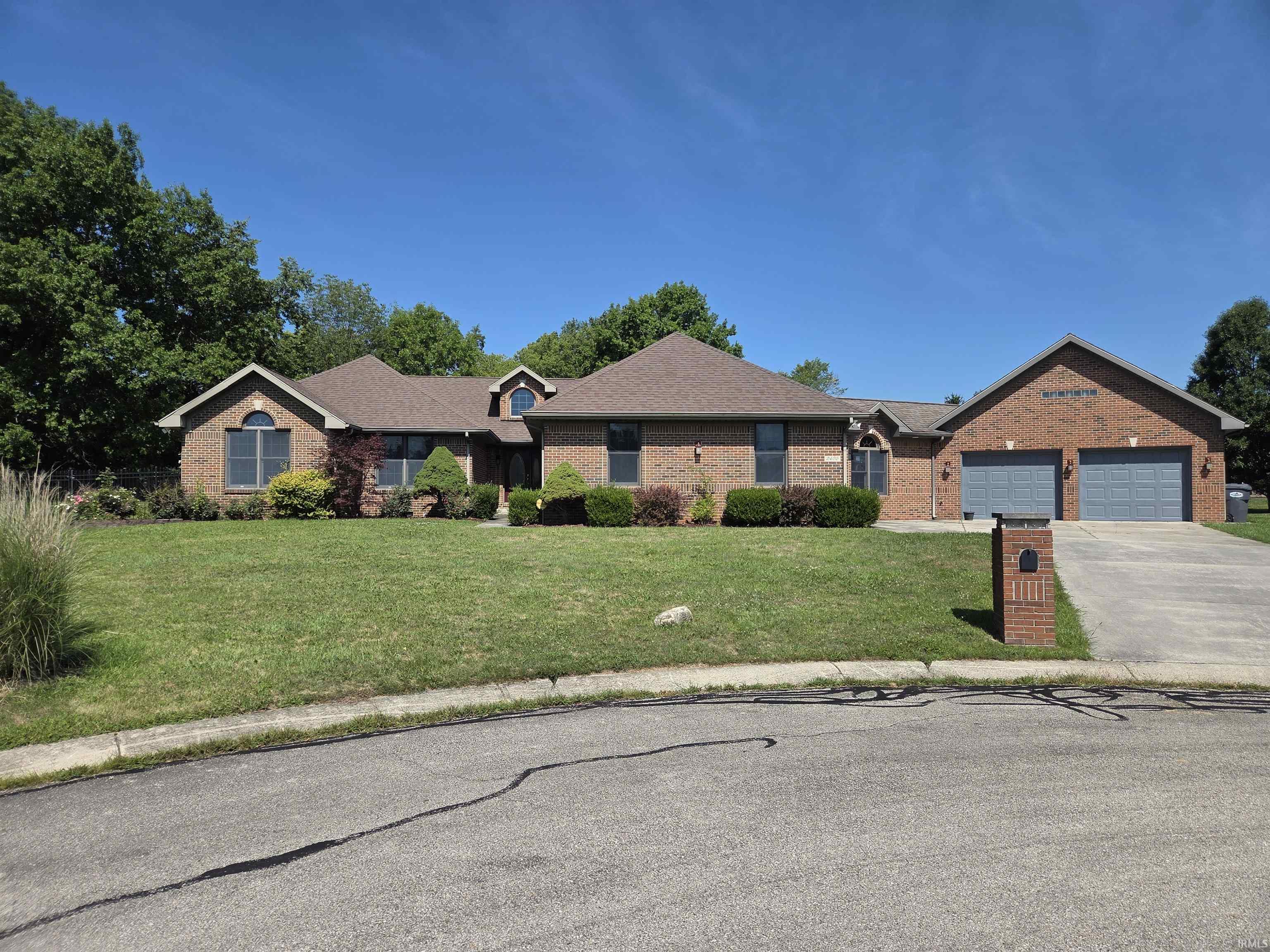 2405 N Wicklow Drive Property Photo 1