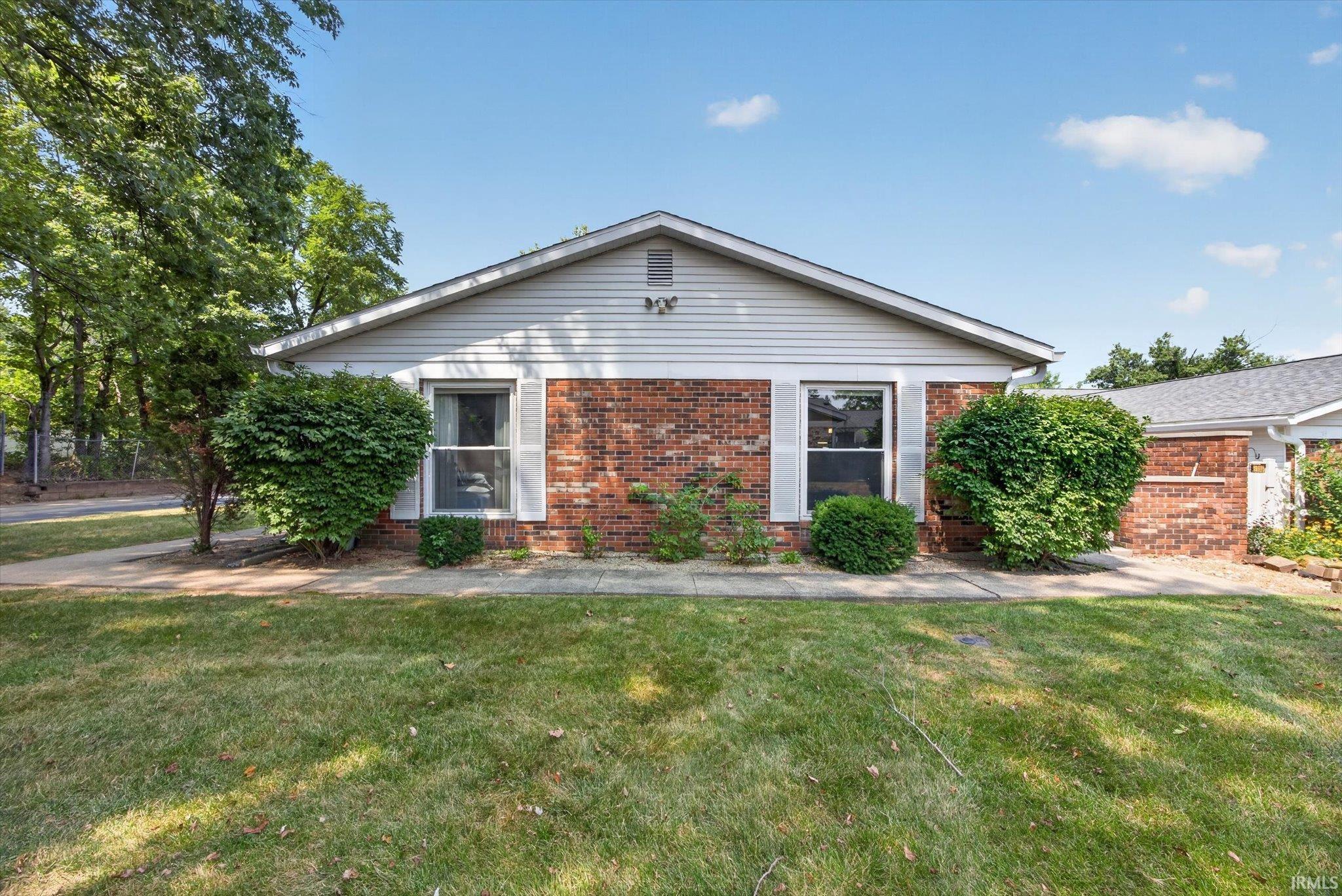 851 E Waterloo Court Property Photo 1