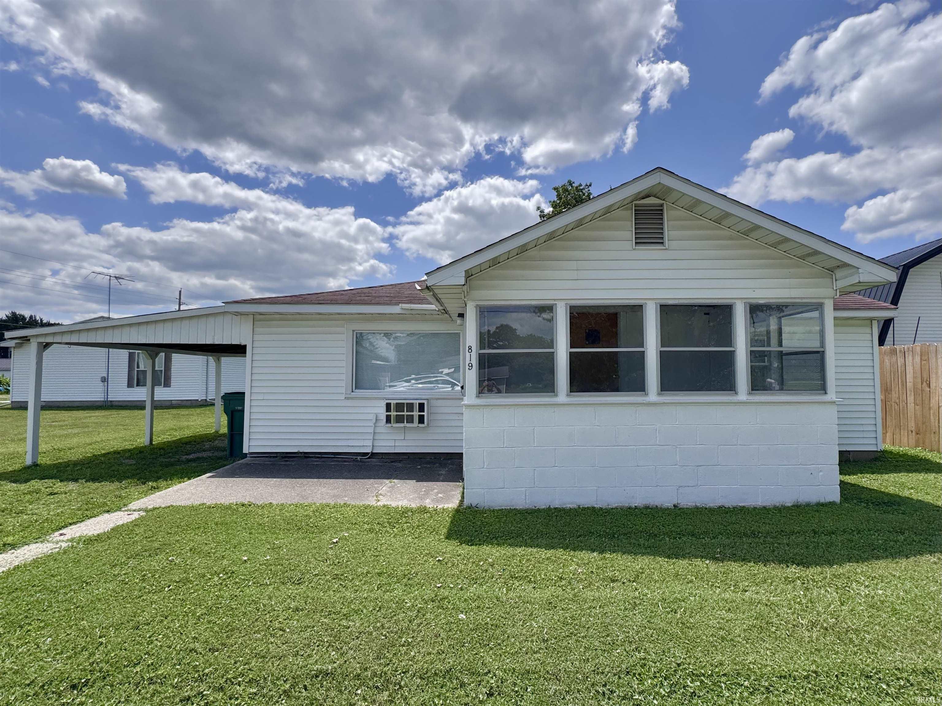 819 Uncle Tom Street Property Photo 1