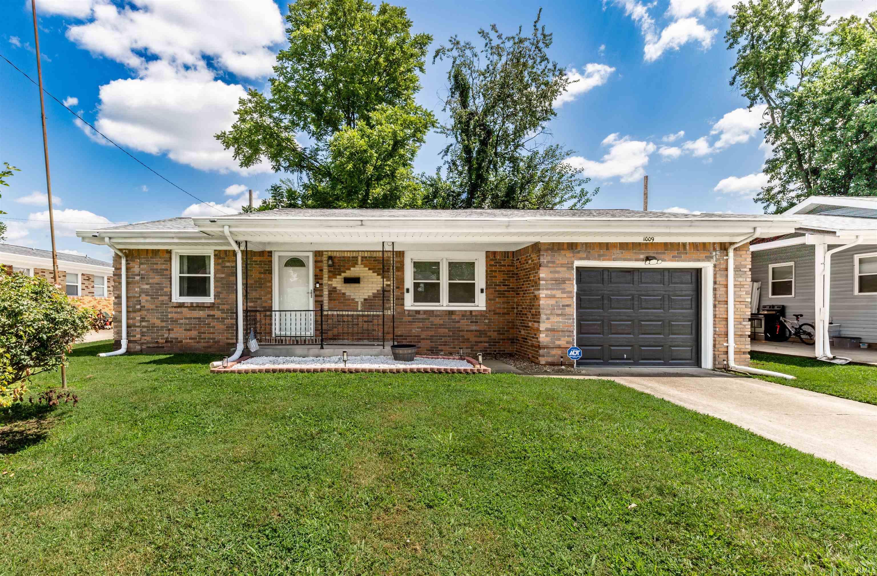 1009 N Fairlawn W Circle