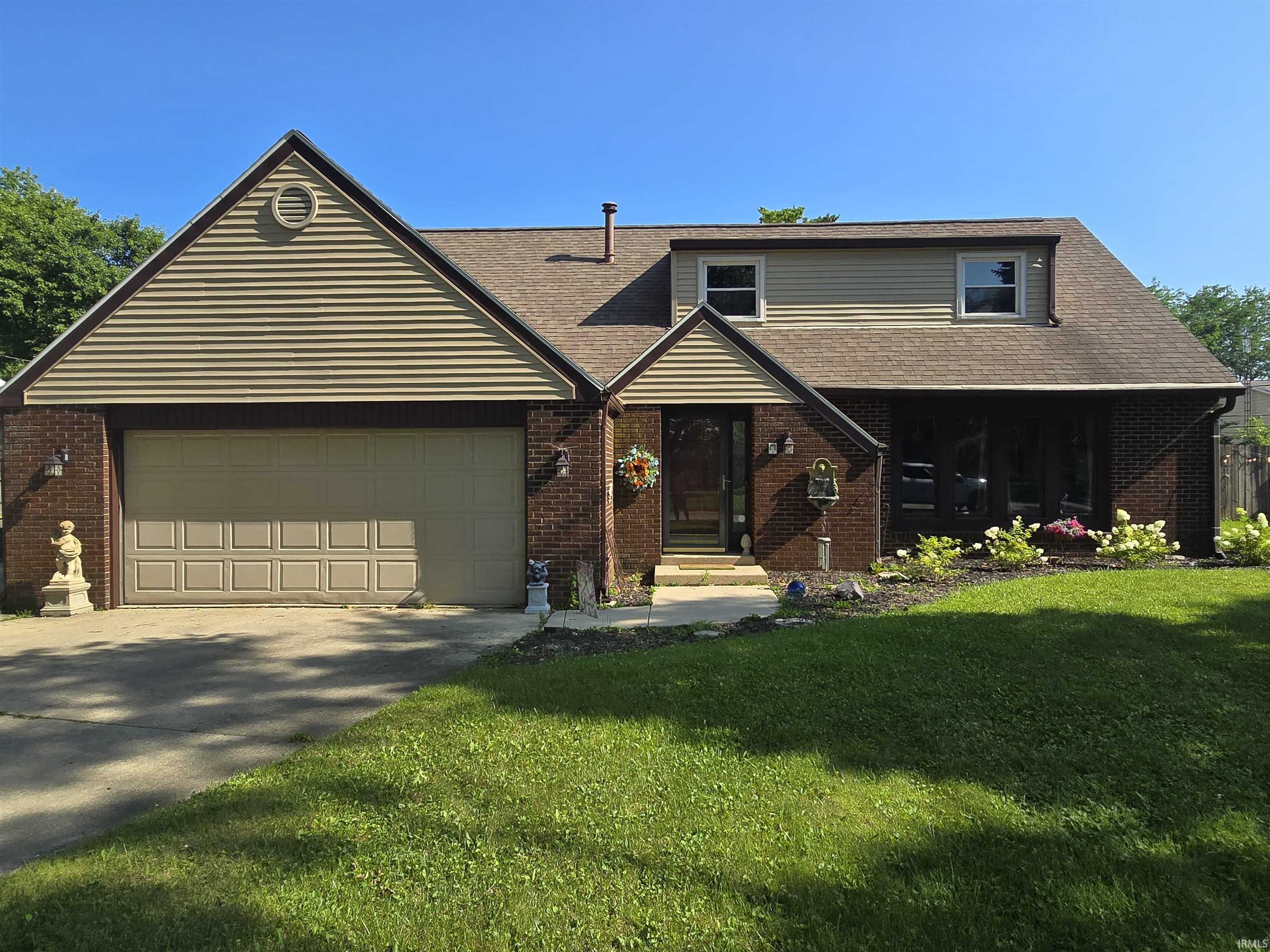 3008 W Twickingham Drive Property Photo 1
