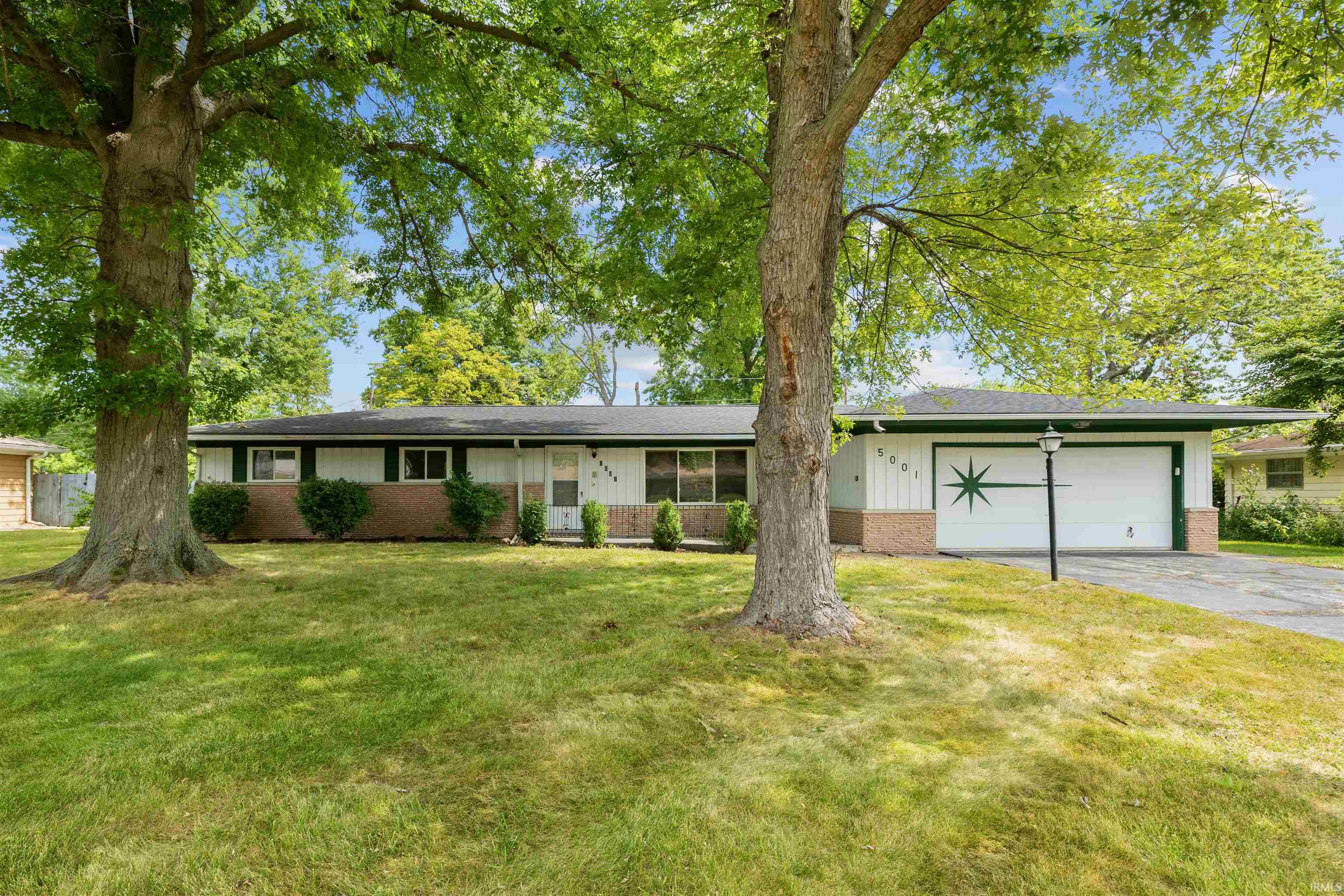 5001 Ione Drive Property Photo 1
