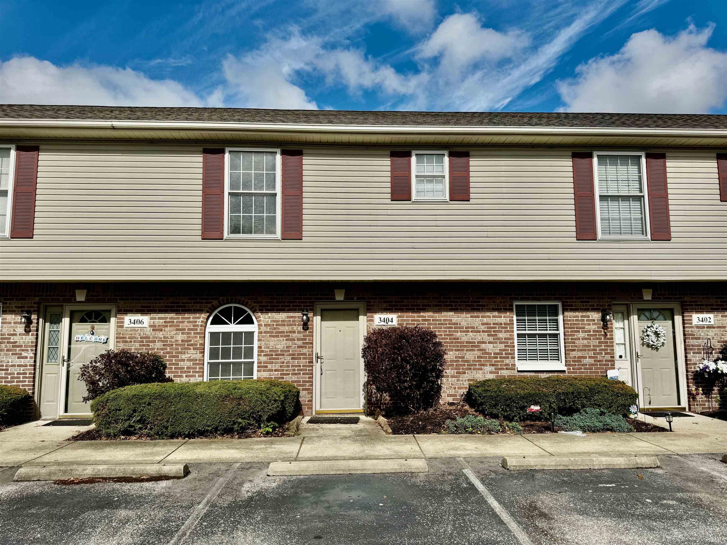 3404 S Oaklawn Circle Property Photo 1