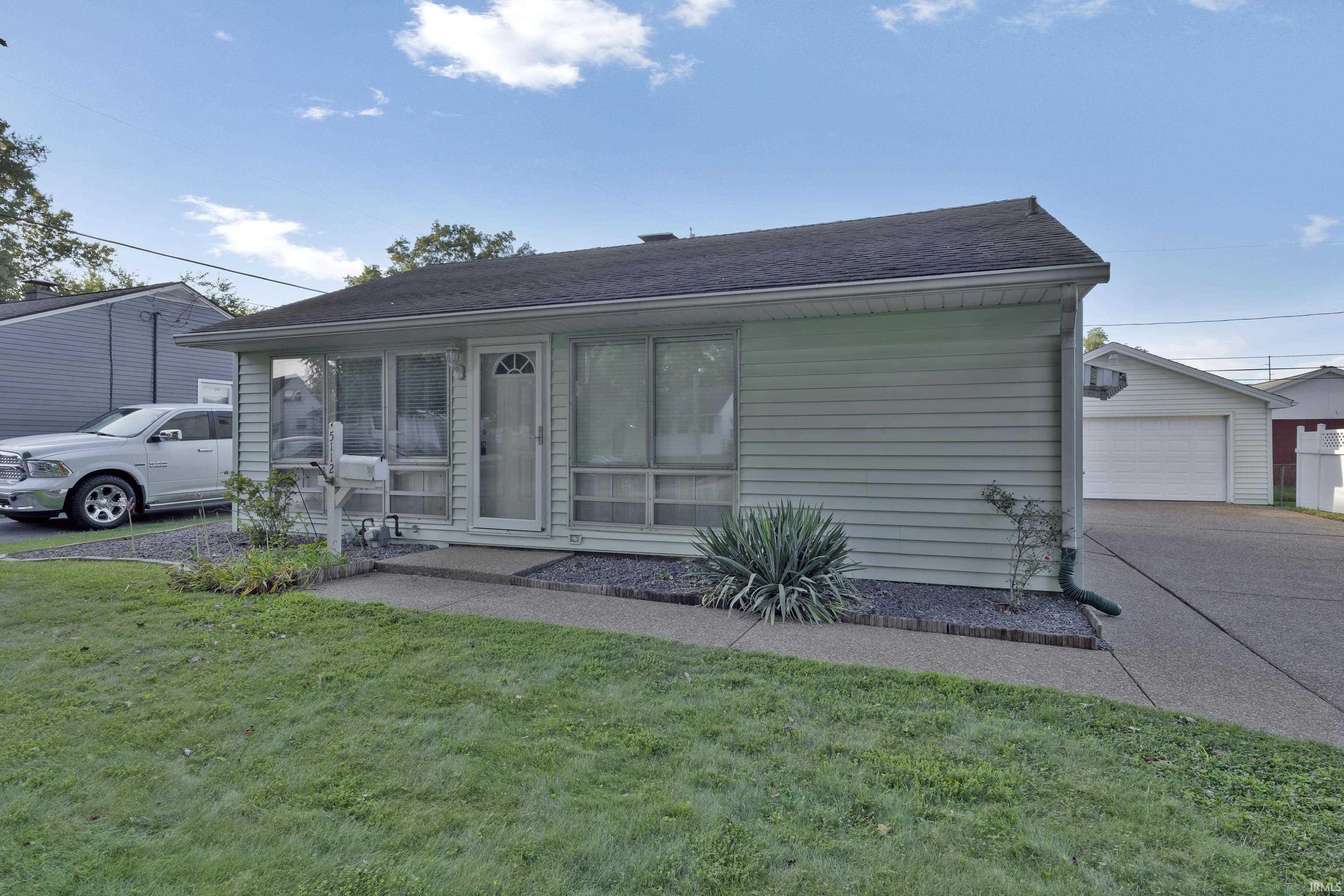 5112 Graham Avenue Property Photo 1