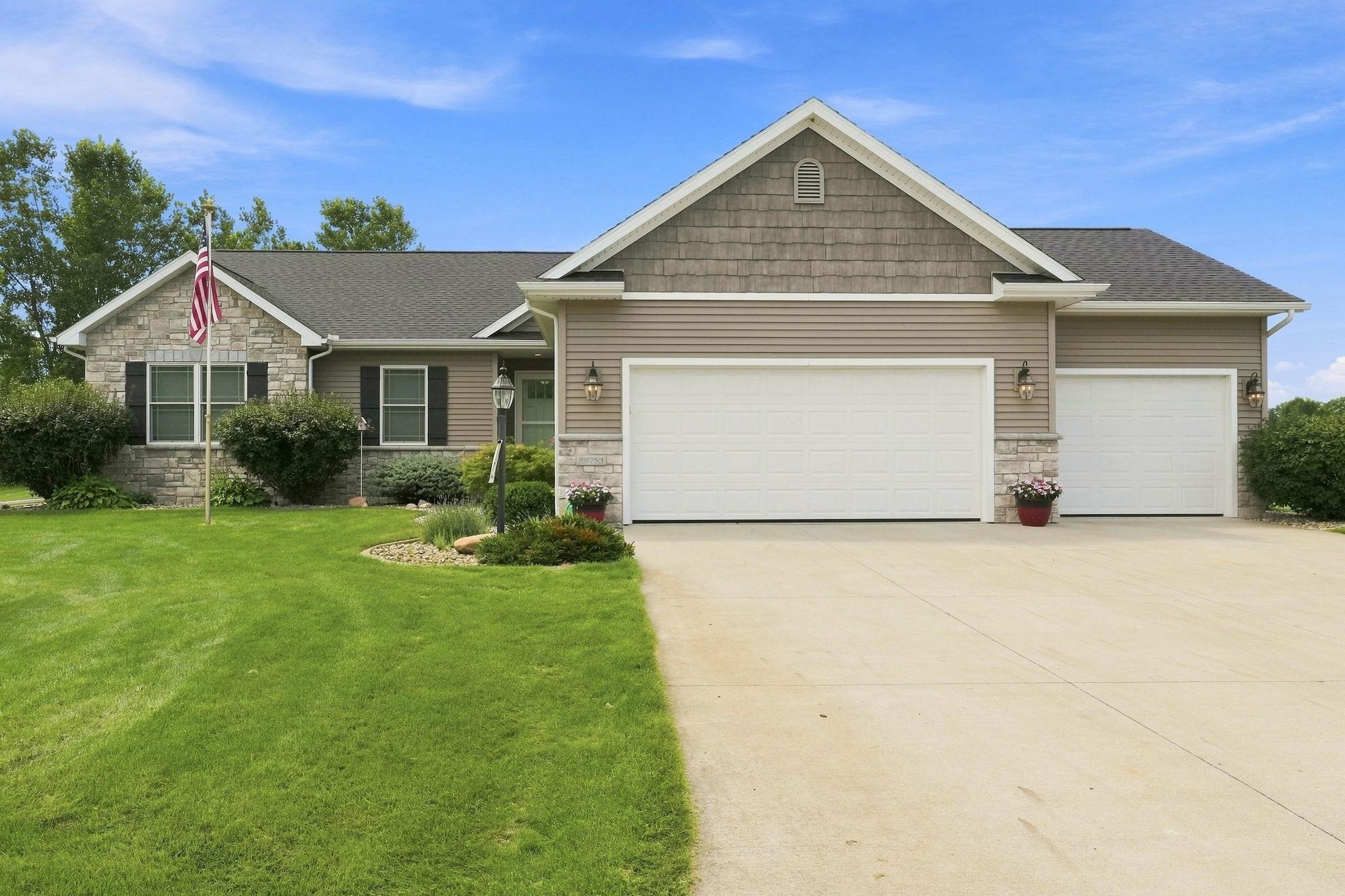 59753 Park Side Drive Property Photo 1