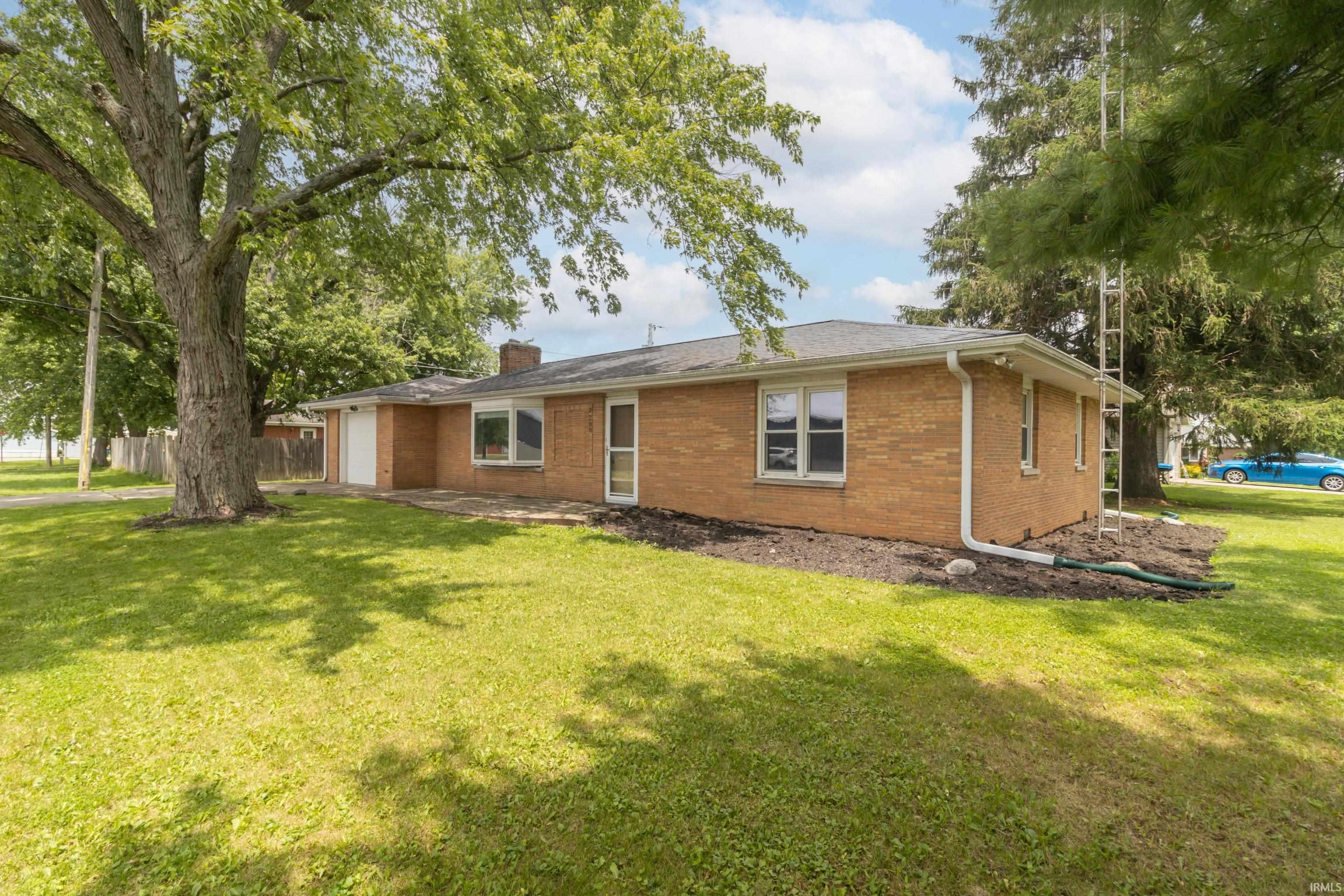 2208 E Siretta Lane Property Photo 1