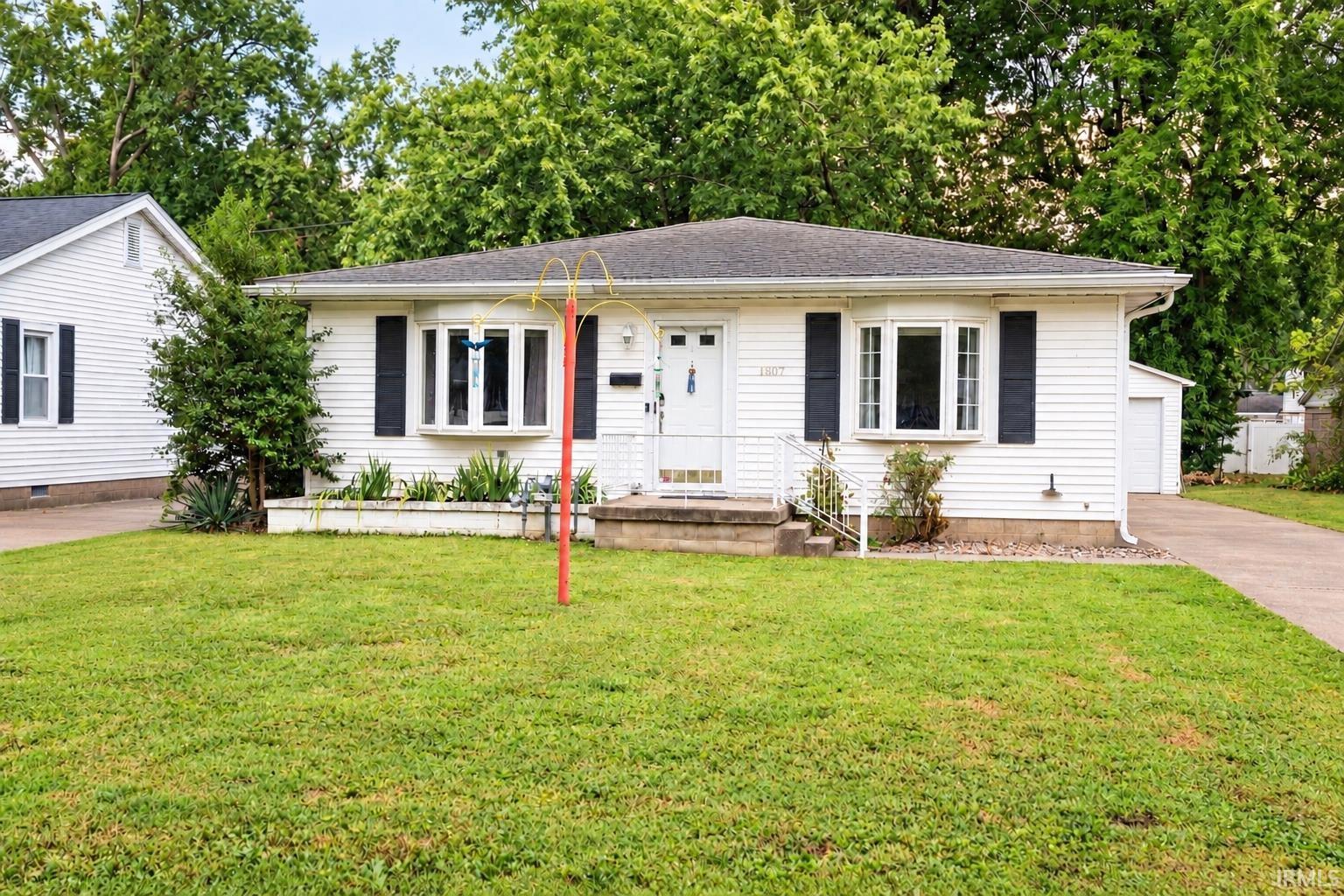 1807 N Saint James Boulevard Property Photo 1