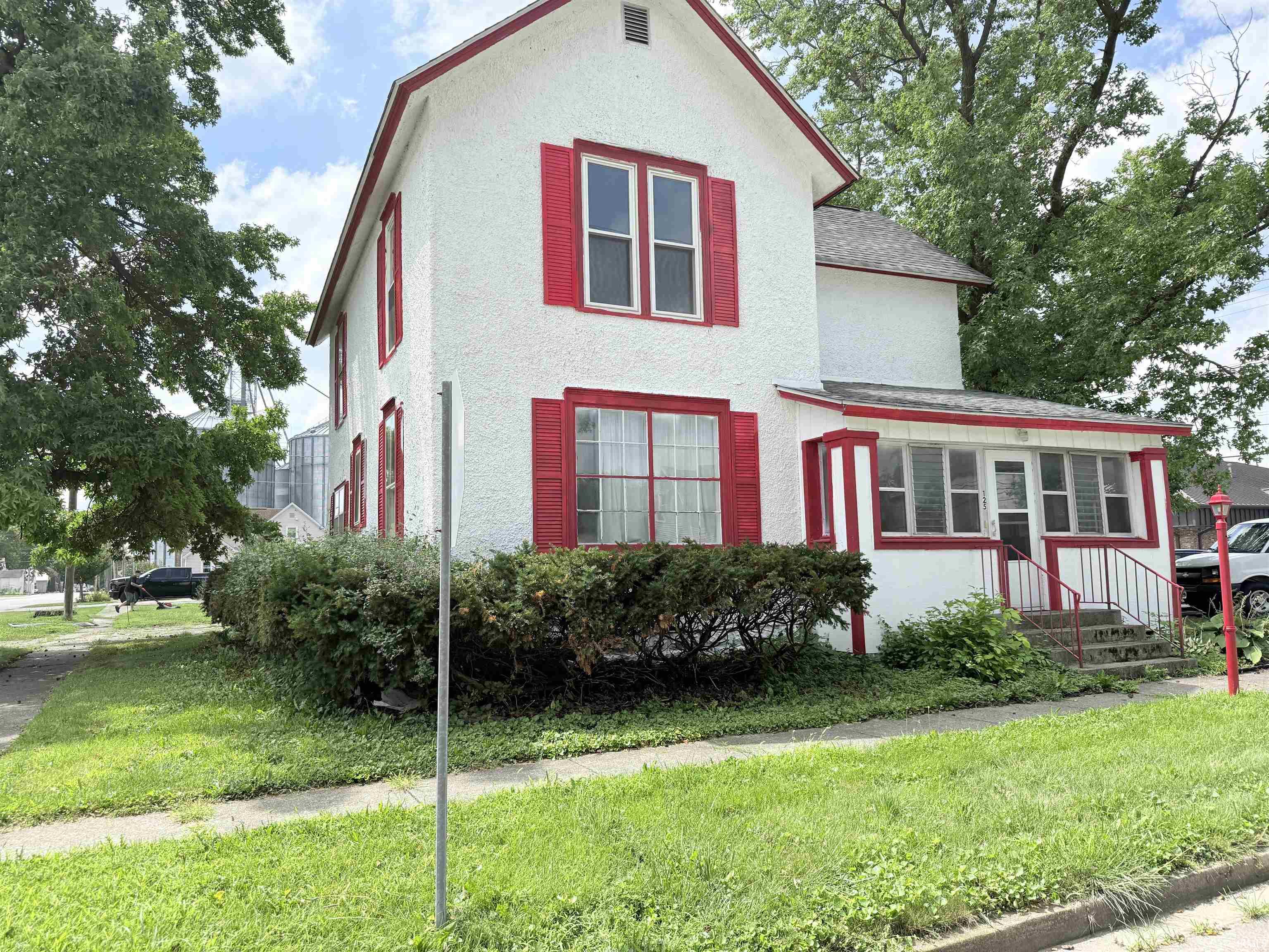 125 E Johnson Street Property Photo 1