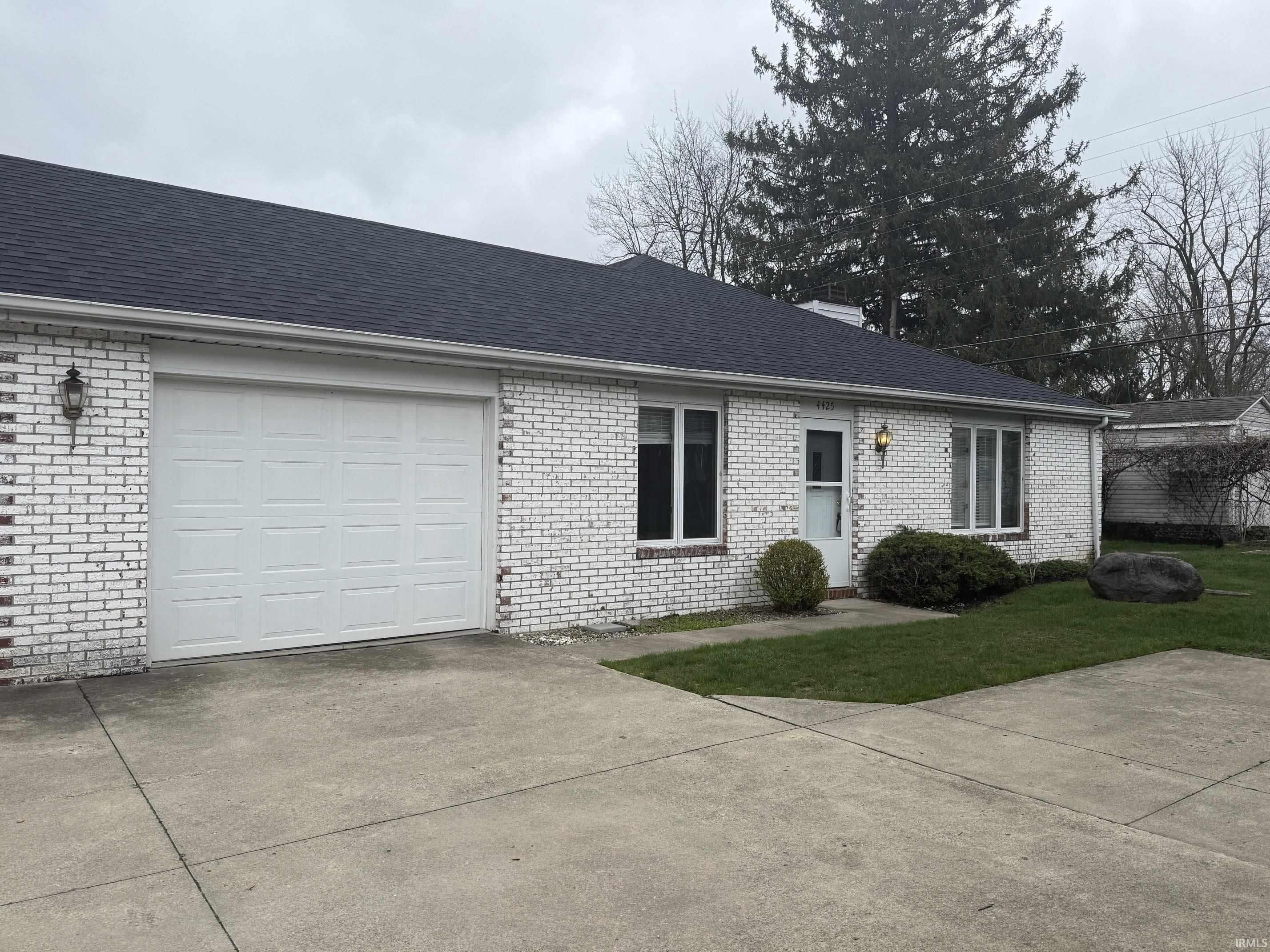 4425 N Wheeling Avenue Property Photo 1
