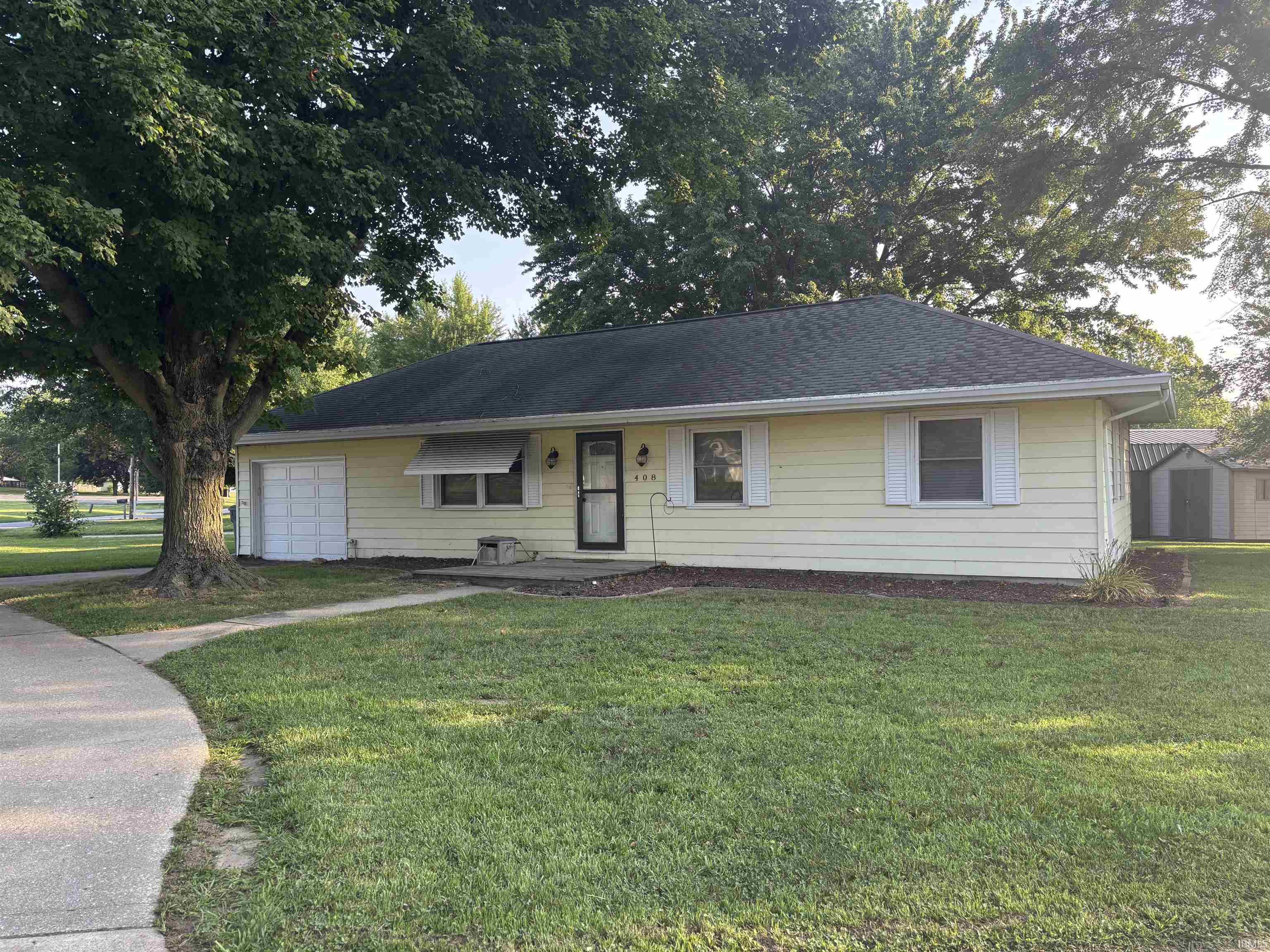 408 W Pickwick Drive Property Photo 1
