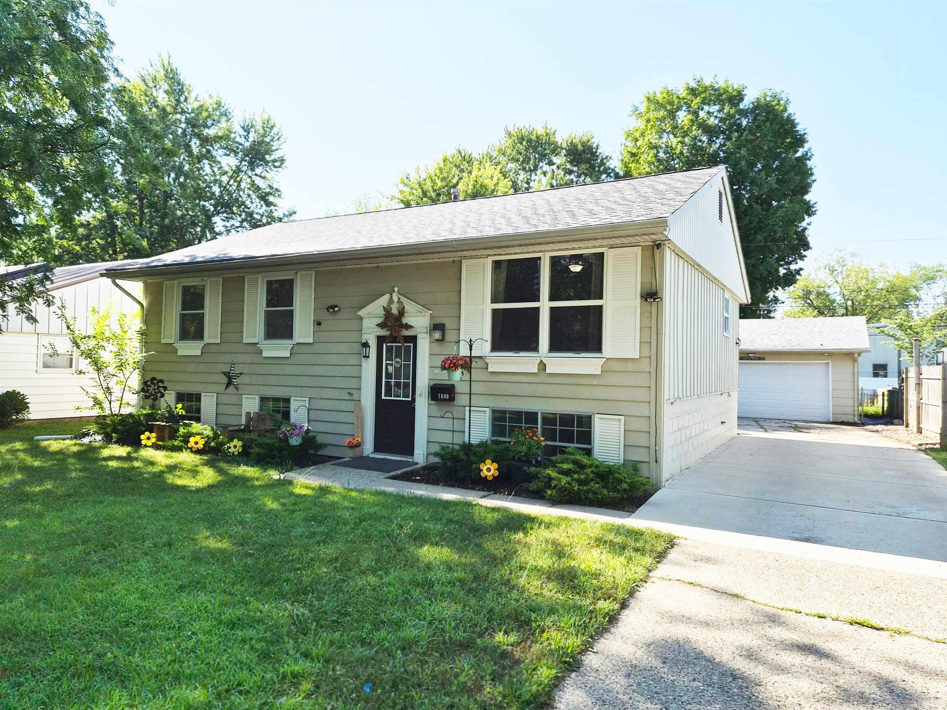 1608 Hickory Place