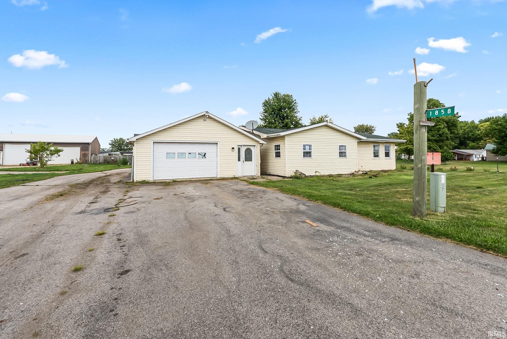 1858 W Auburn Drive Property Photo 1