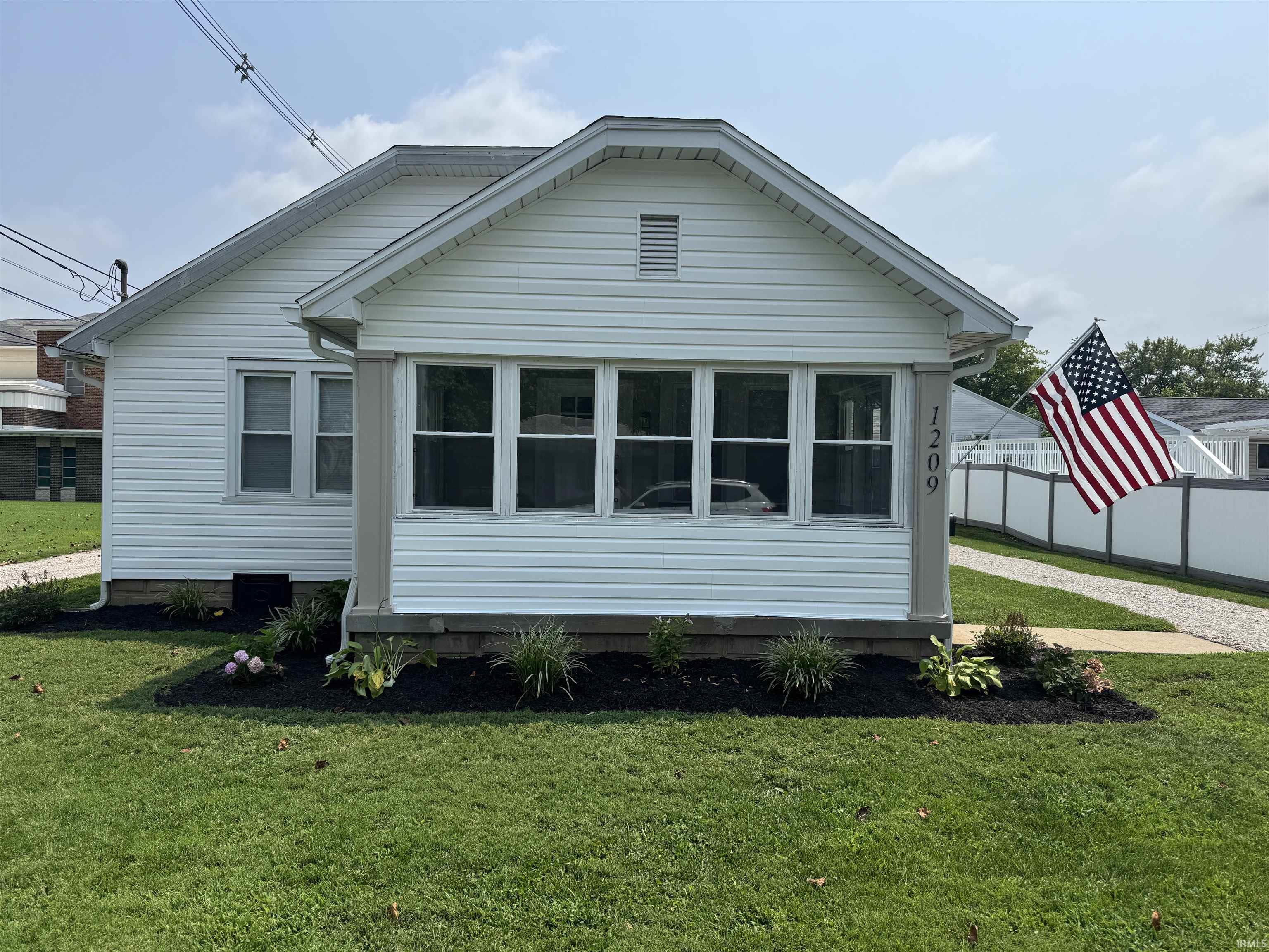 1209 N Boeke Road Property Photo 1