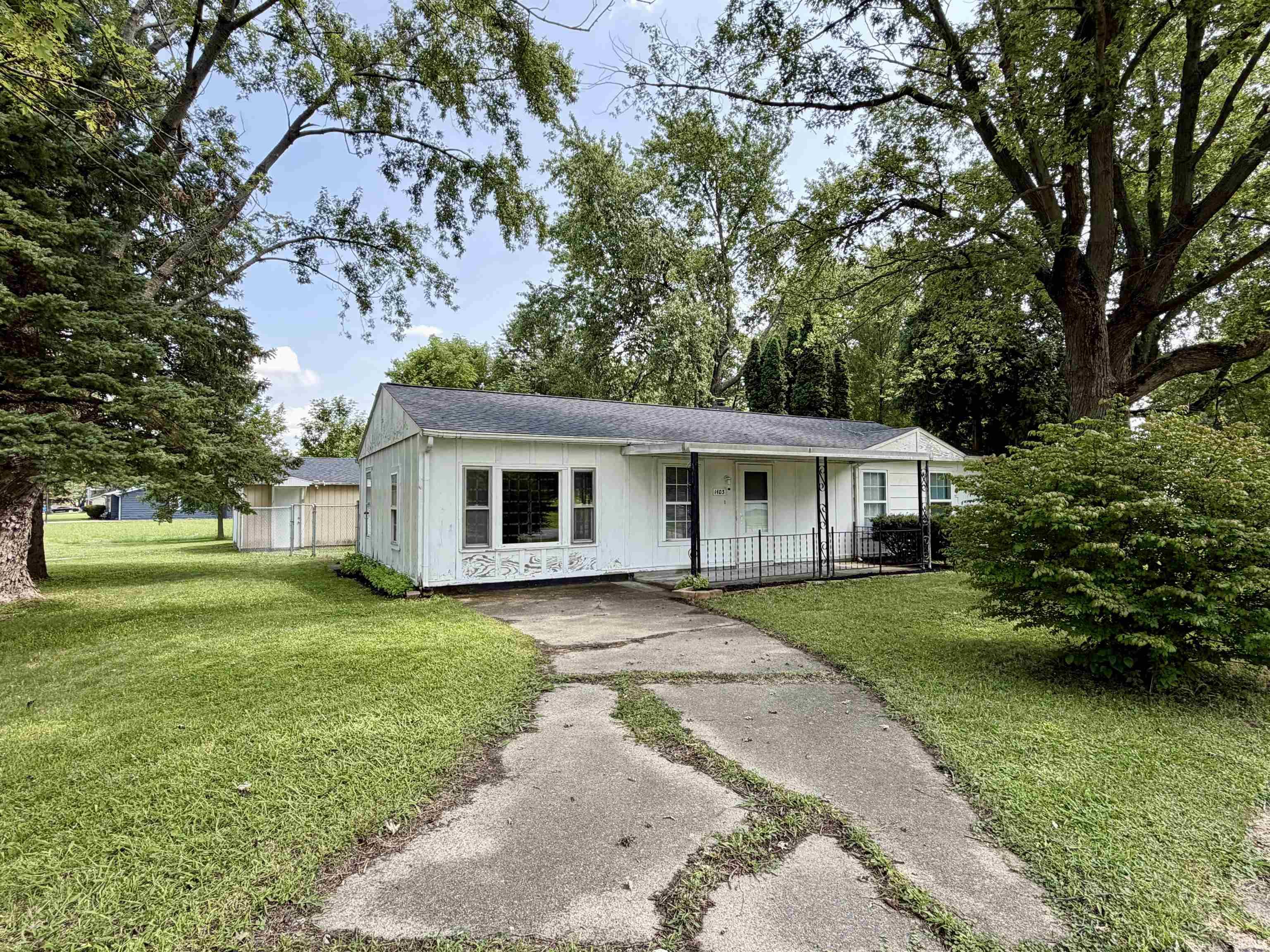 1403 S Miller Avenue Property Photo 1