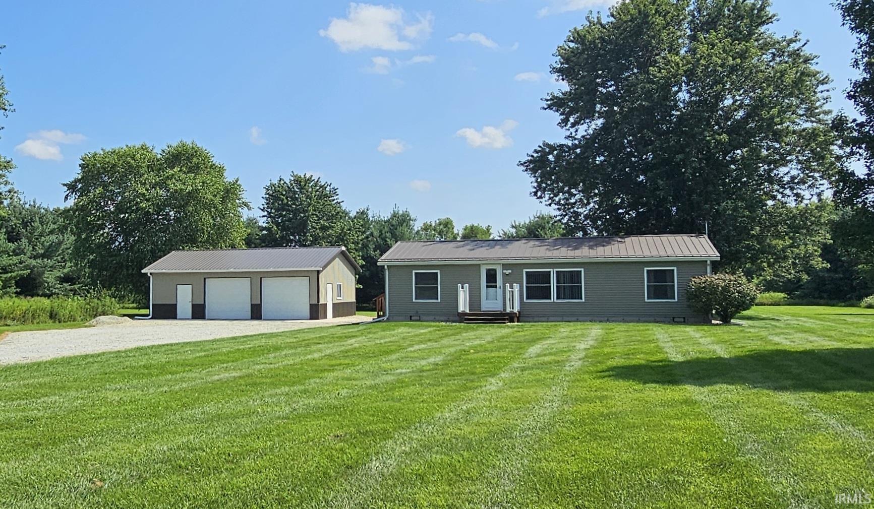18483 5th Road Property Photo 1