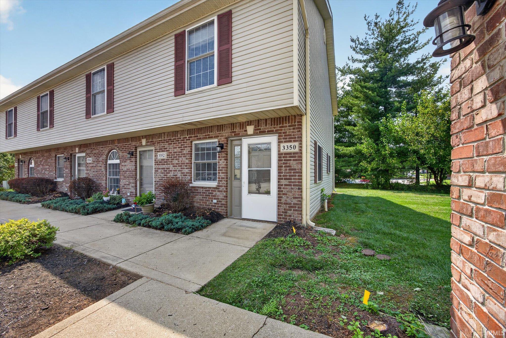 3350 S Oaklawn Circle Property Photo 1