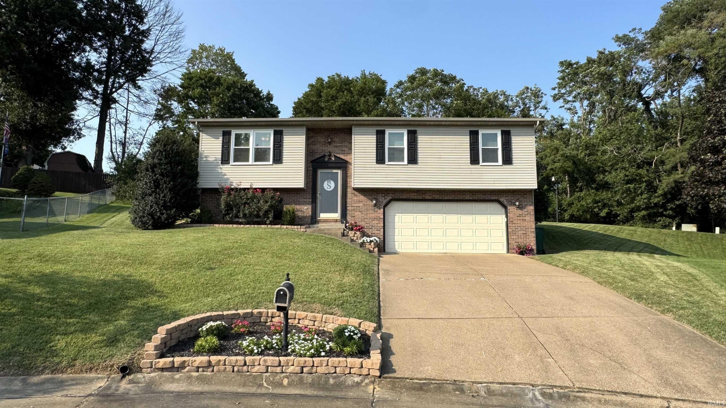5533 Meadowlark Drive Property Photo 1