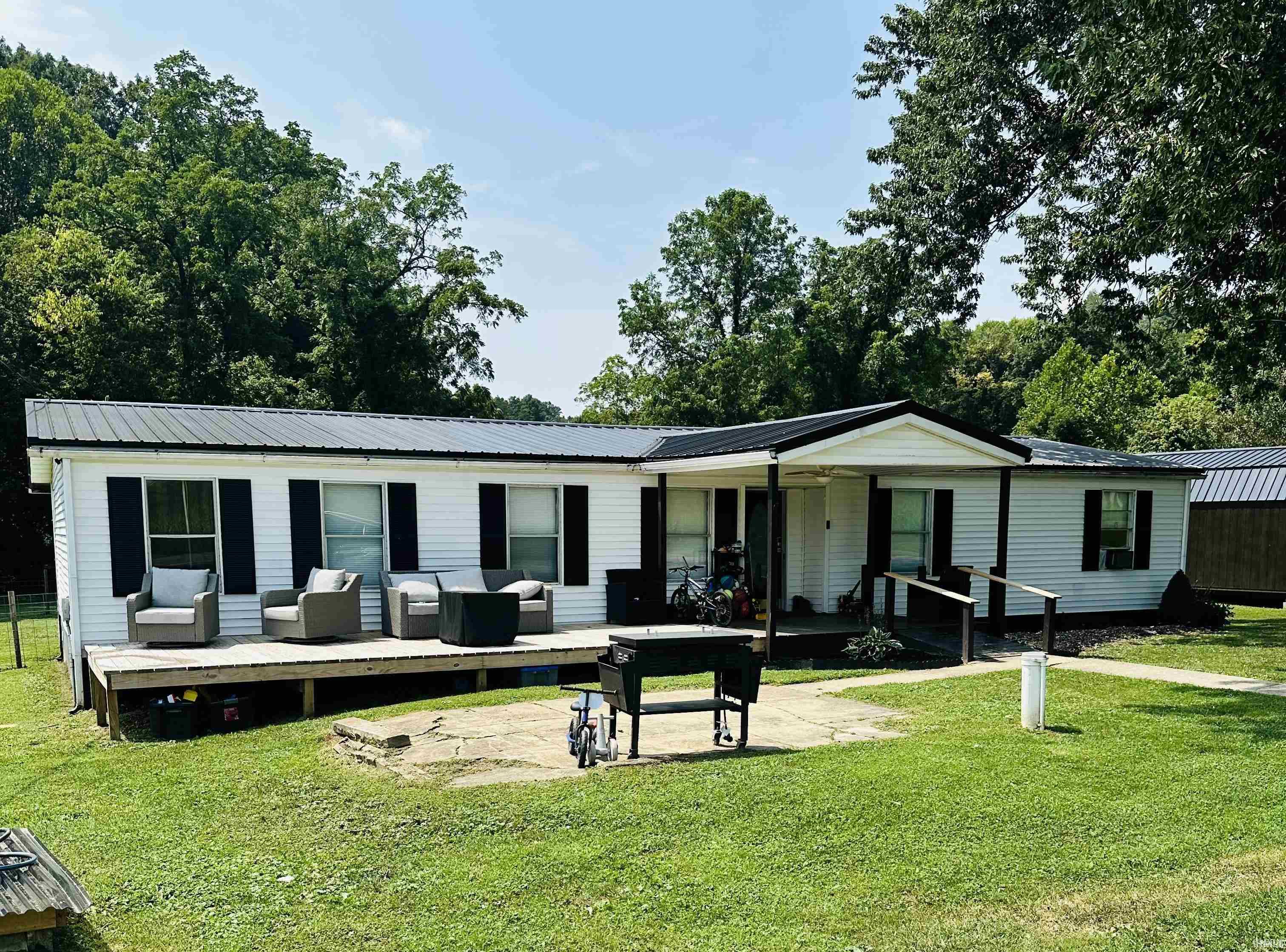 1048 State Road 158 Property Photo 1
